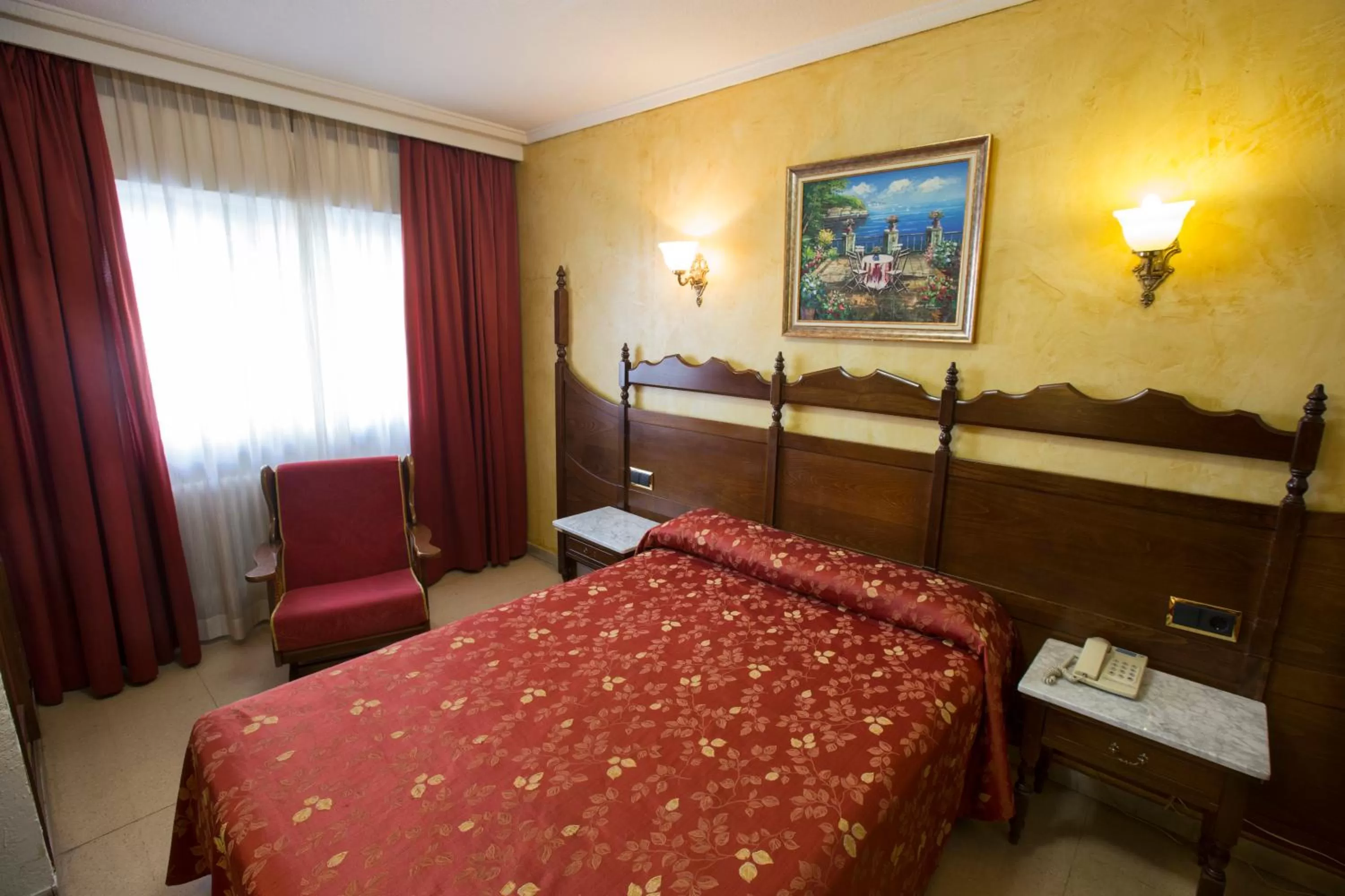 Bed in Hotel Reyes Catolicos