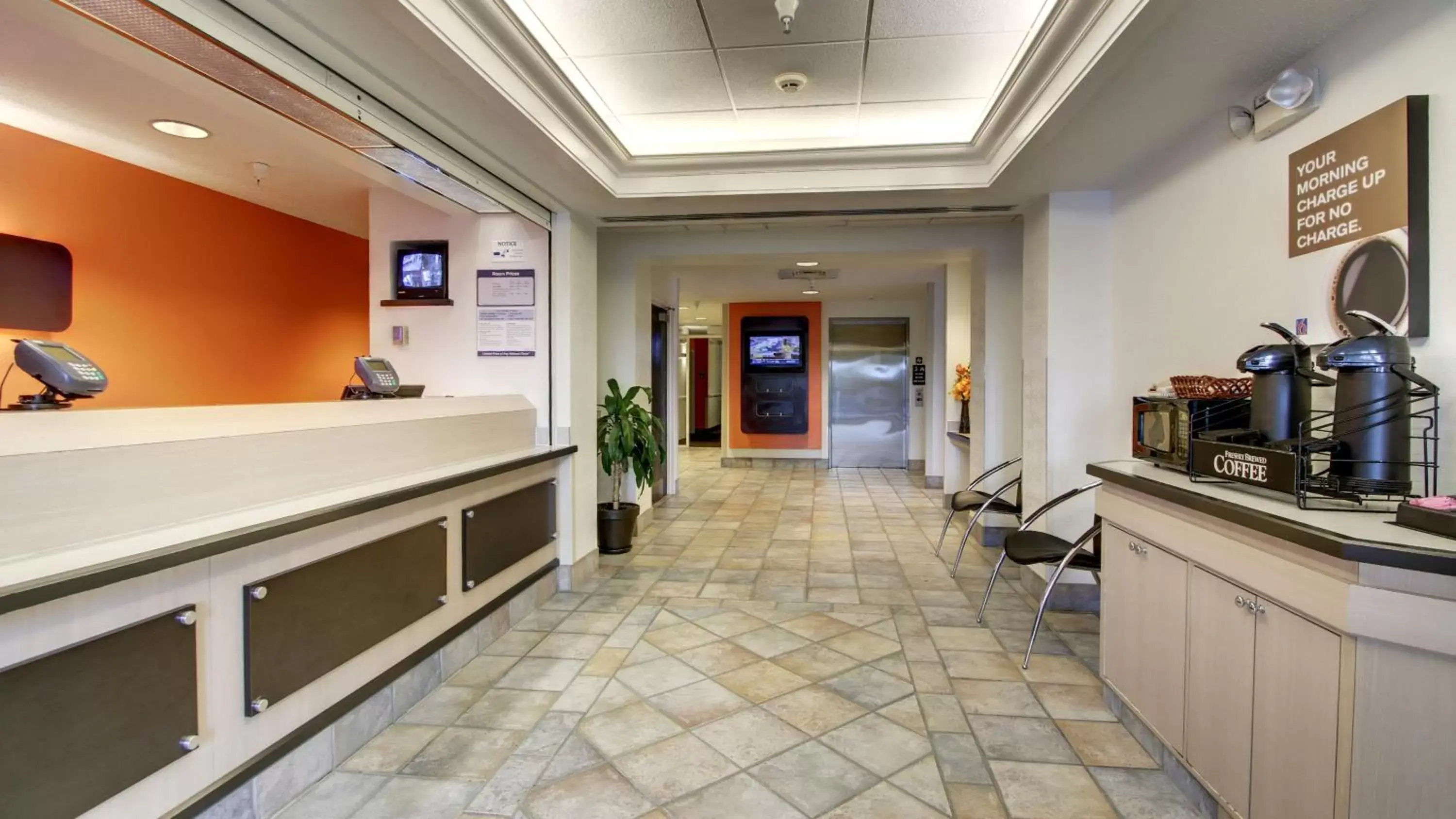 Lobby or reception, Lobby/Reception in Motel 6-Springfield, IL