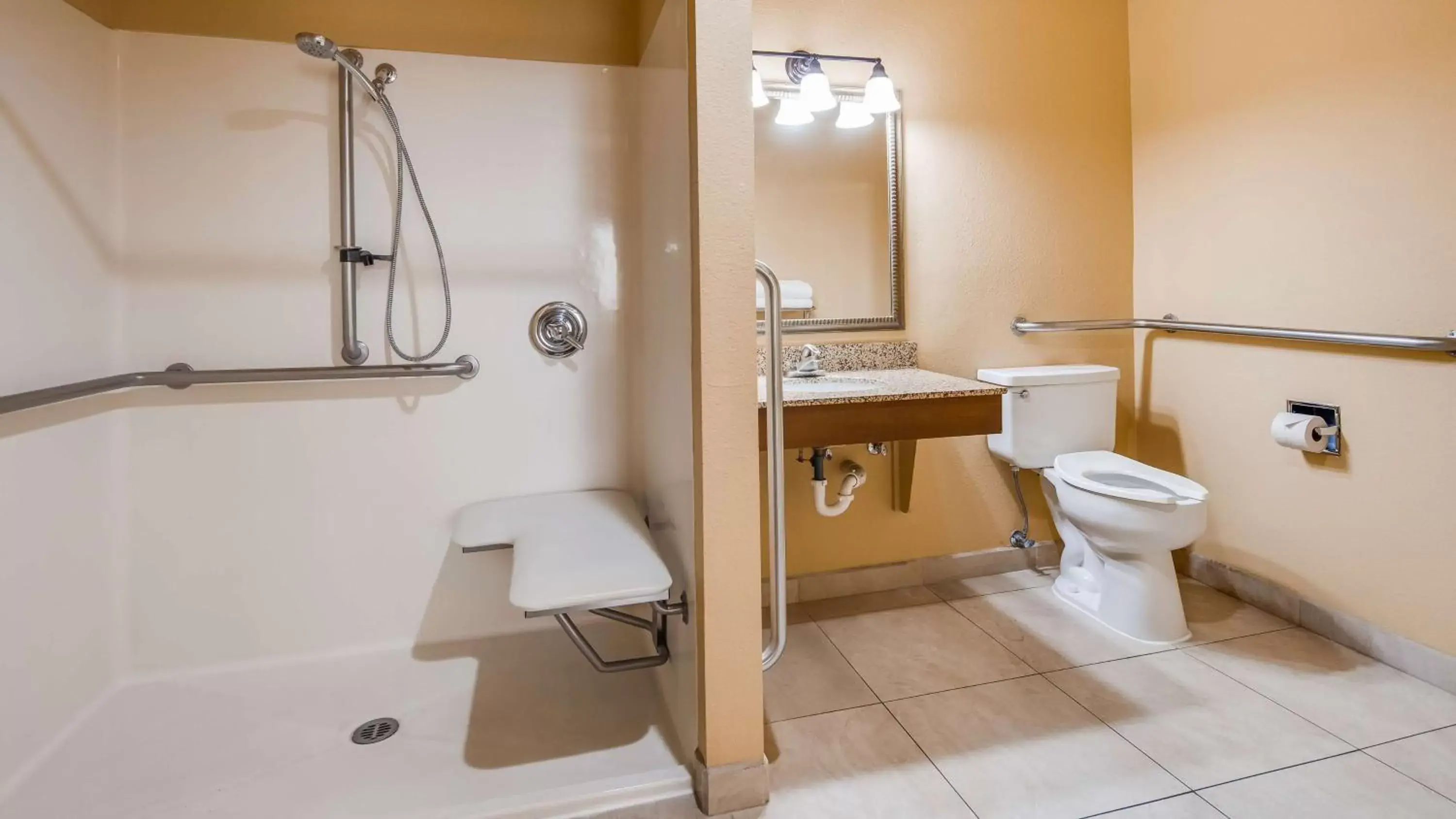 Shower, Bathroom in Best Western Cottonwood Inn