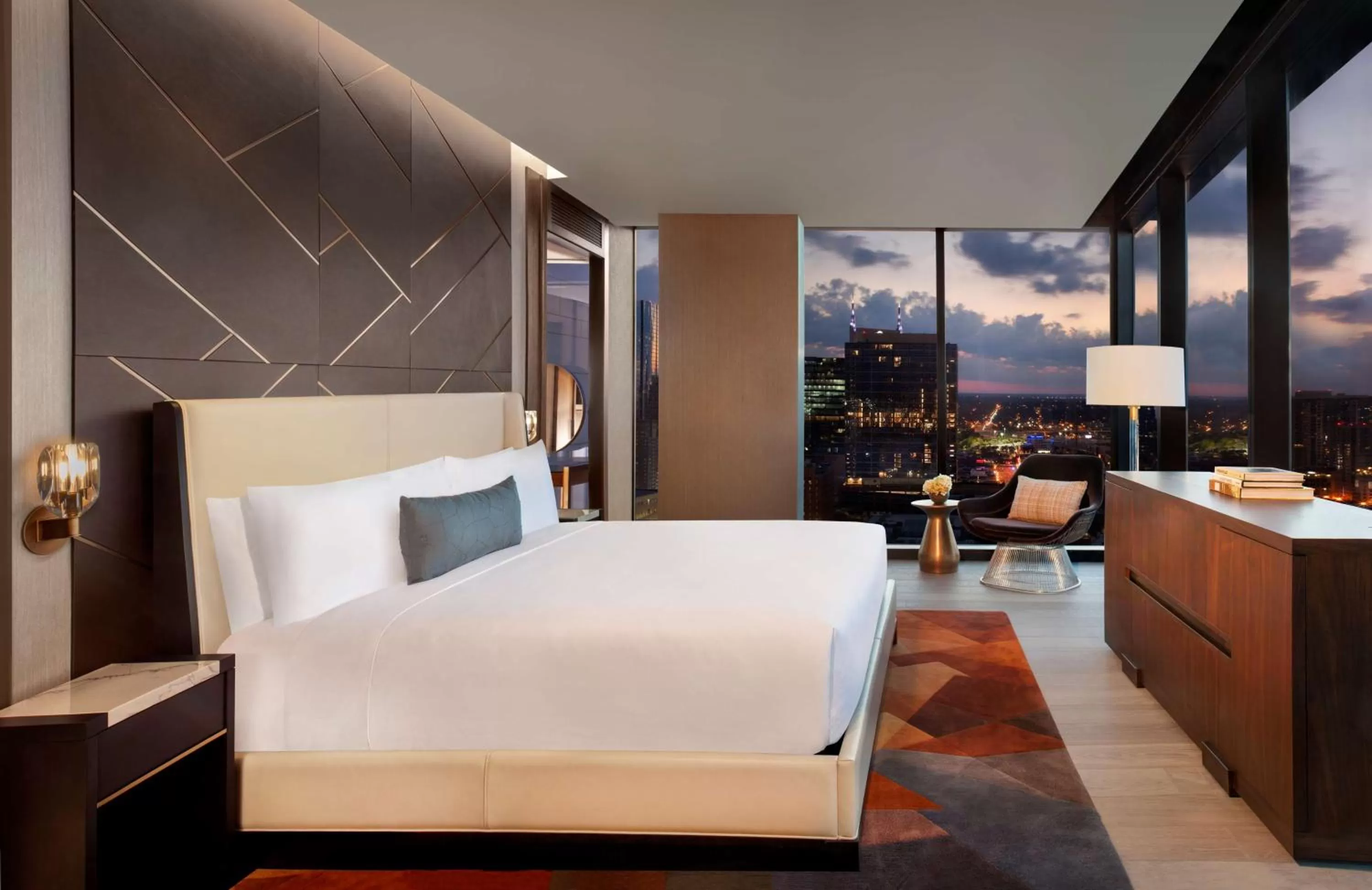 Photo of the whole room, Bed in Grand Hyatt Nashville