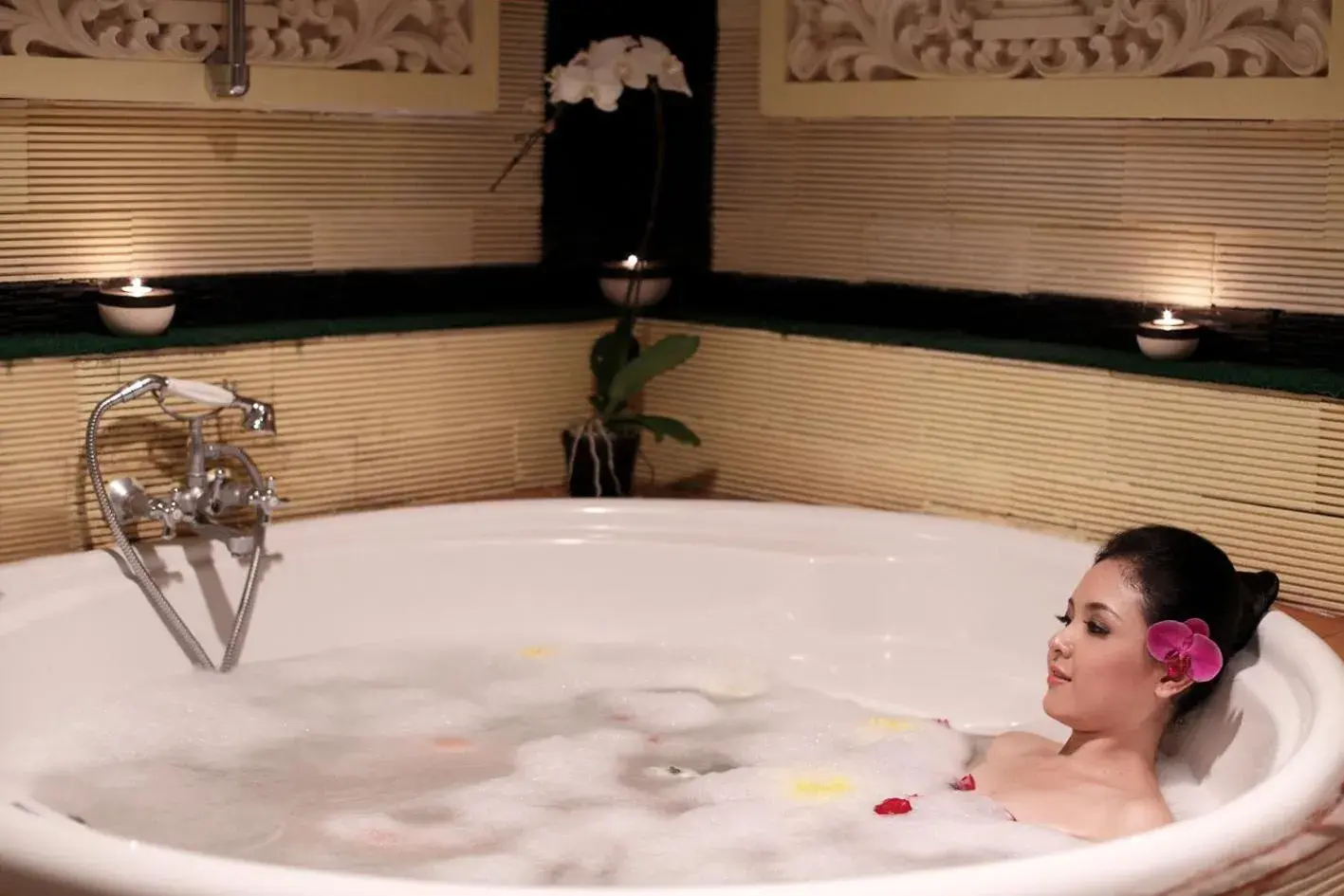 Bathroom in Ambhara Hotel Bathroom in Ambhara Hotel