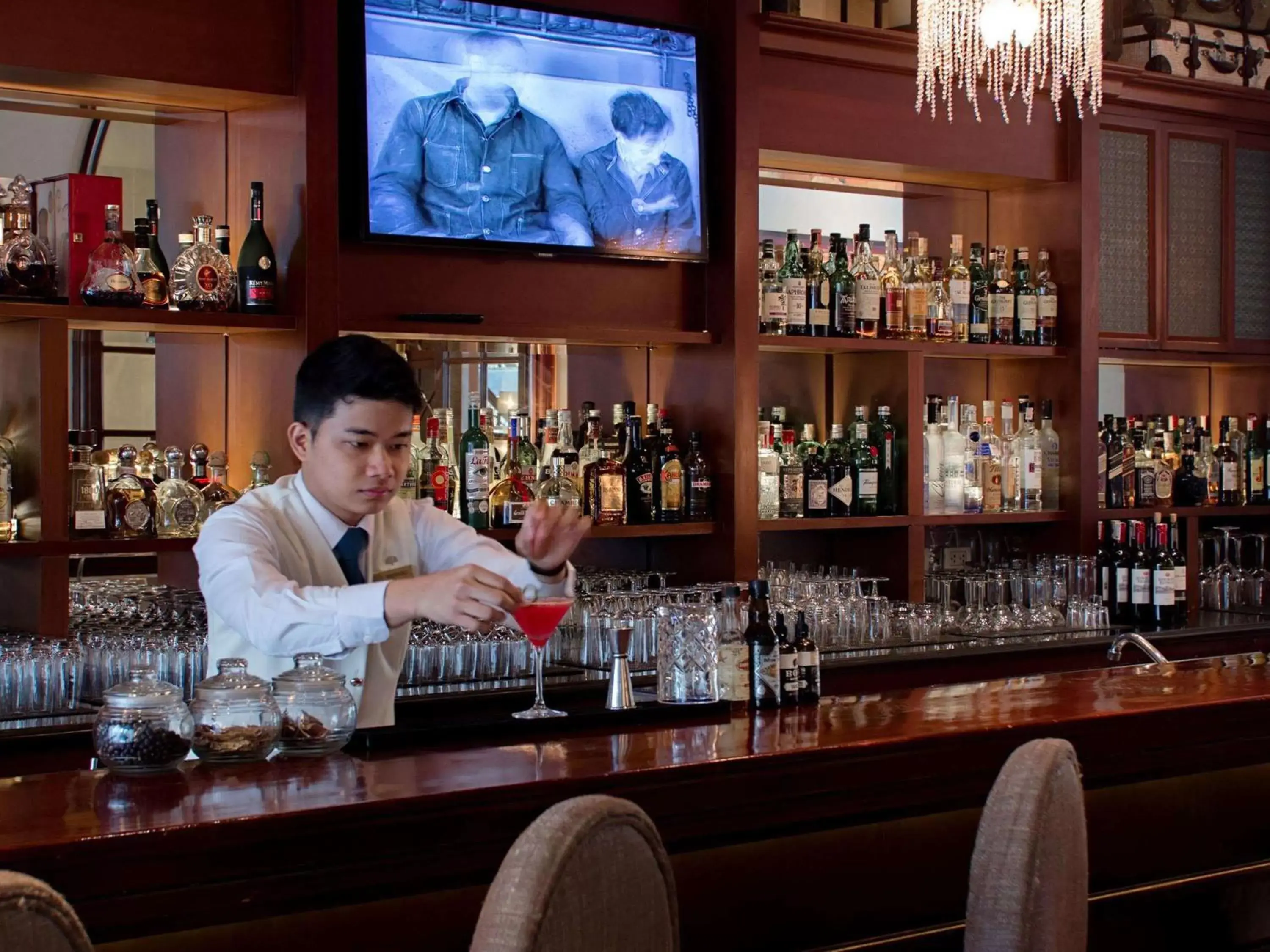 Lounge or bar, Lounge/Bar in Raffles Makati