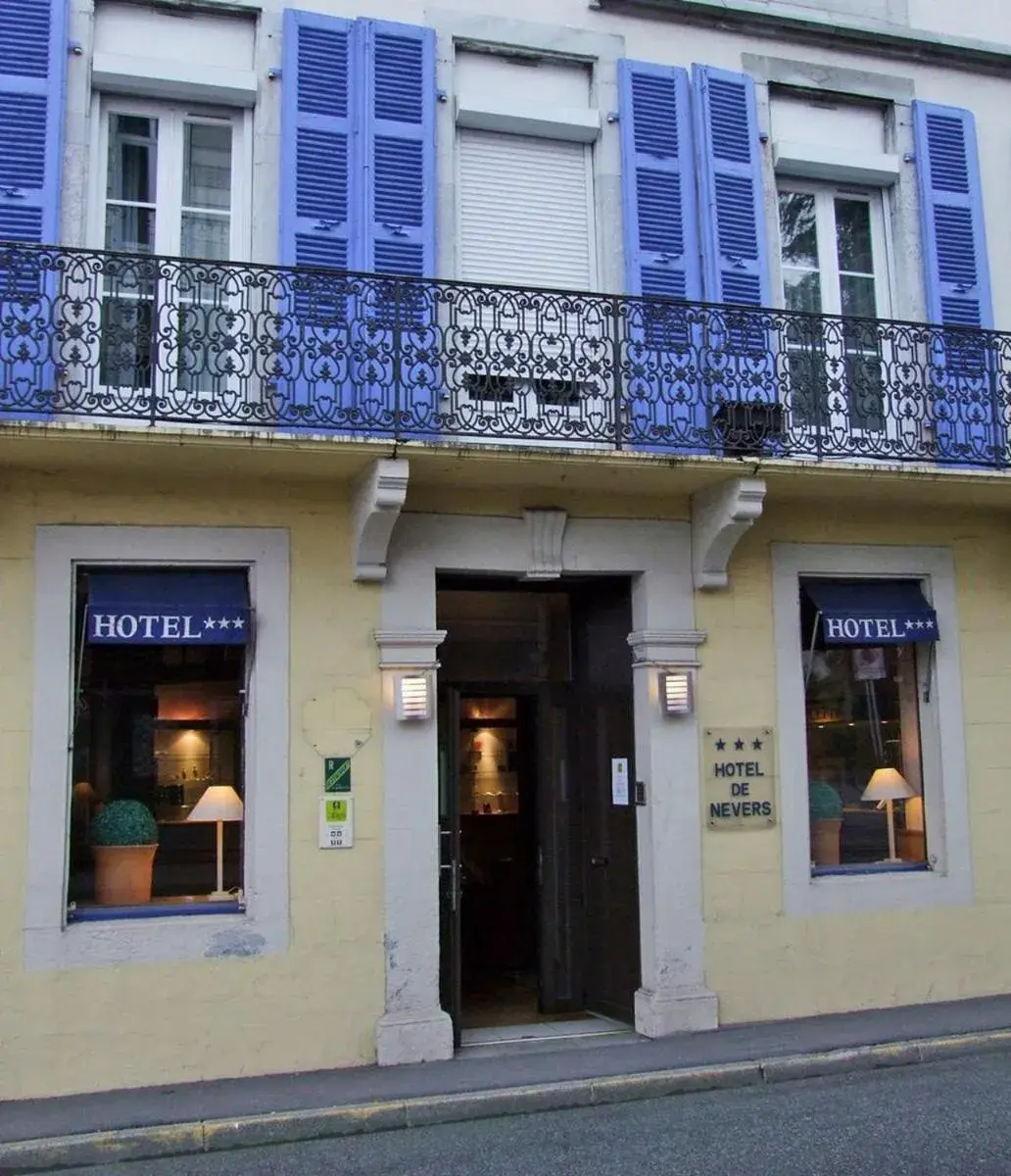 Facade/entrance in Hôtel de Nevers