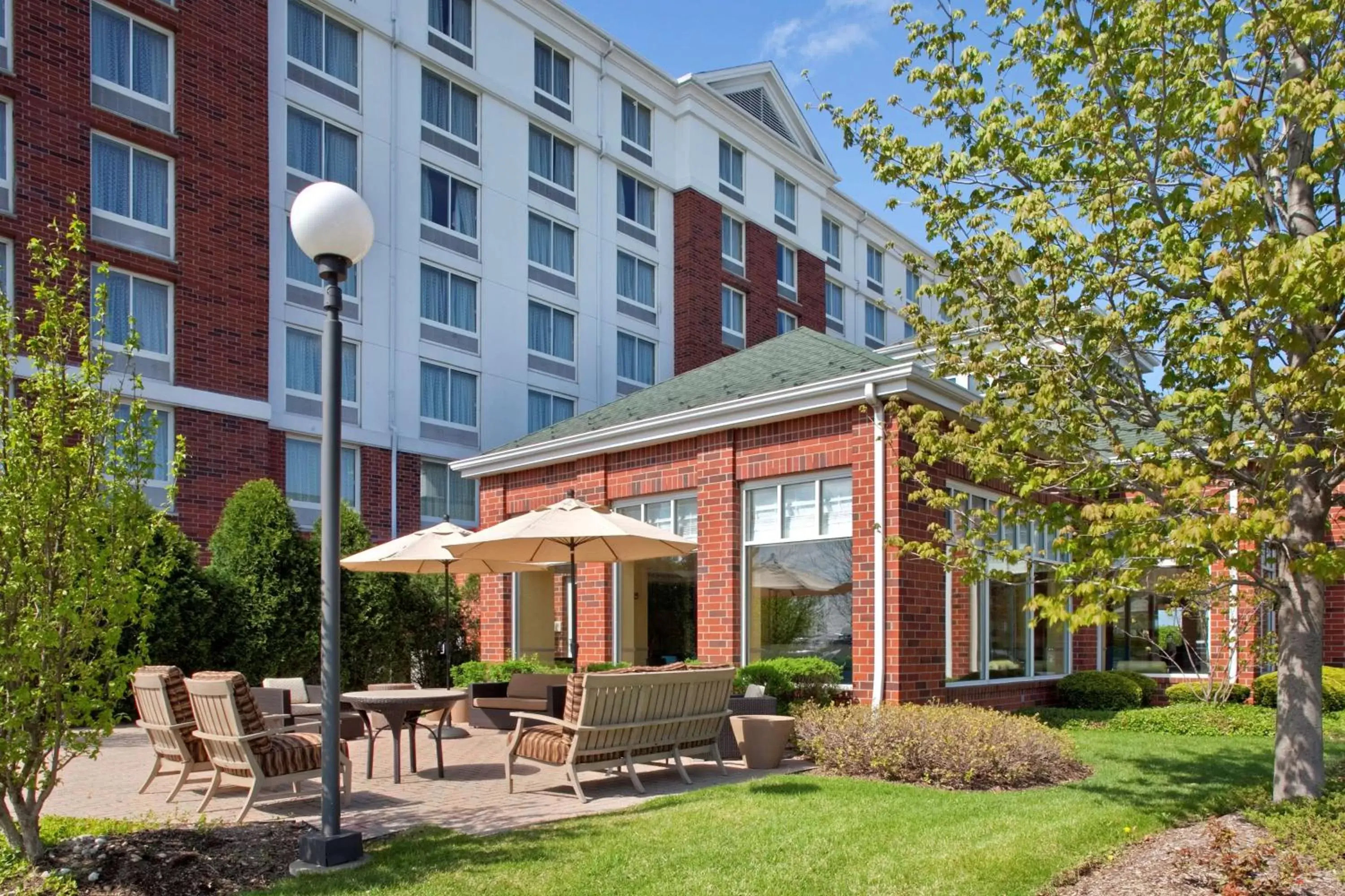 Patio, Property Building in Hilton Garden Inn Hoffman Estates