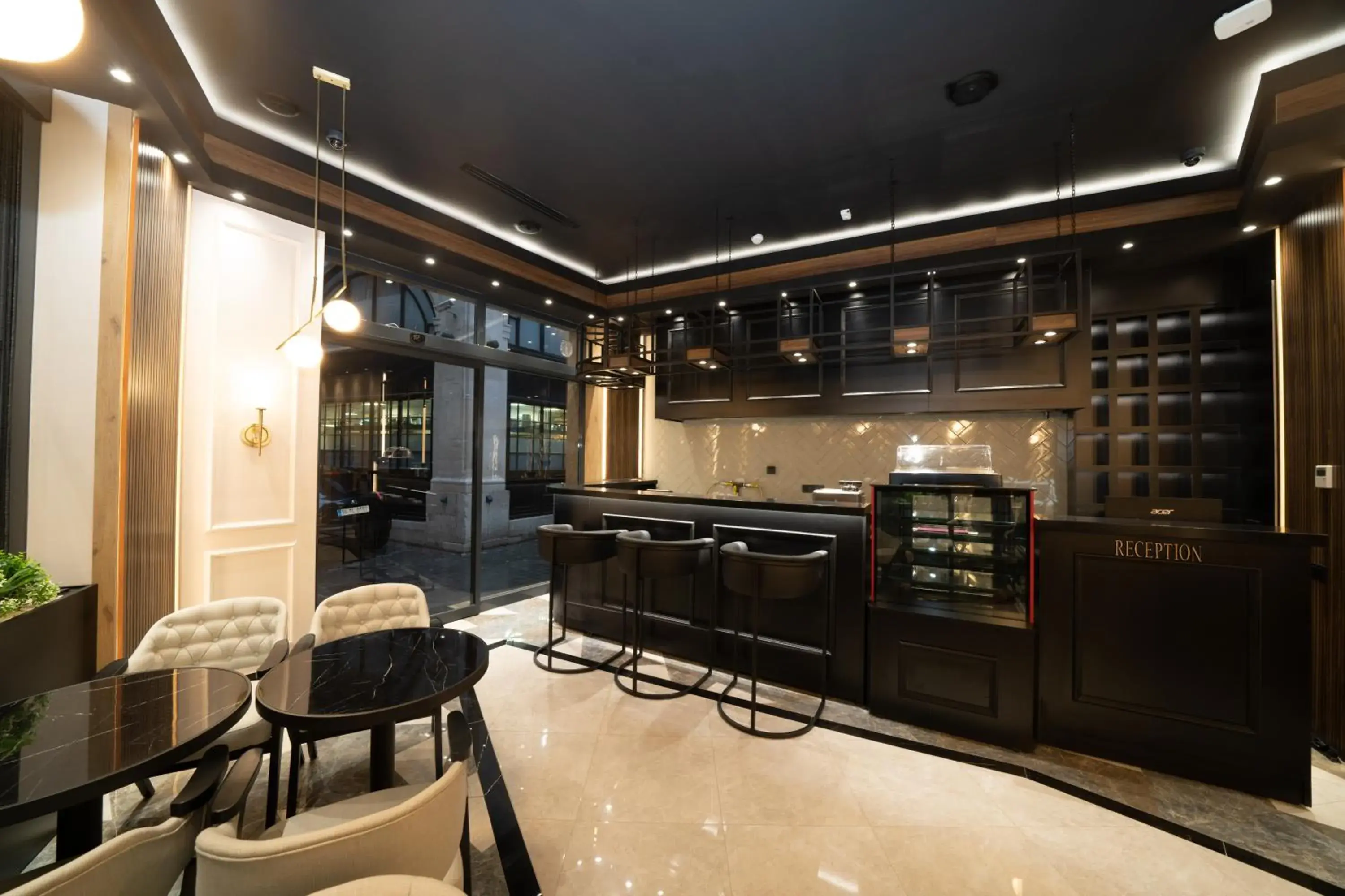 Lounge or bar, Kitchen/Kitchenette in Fama Karaköy