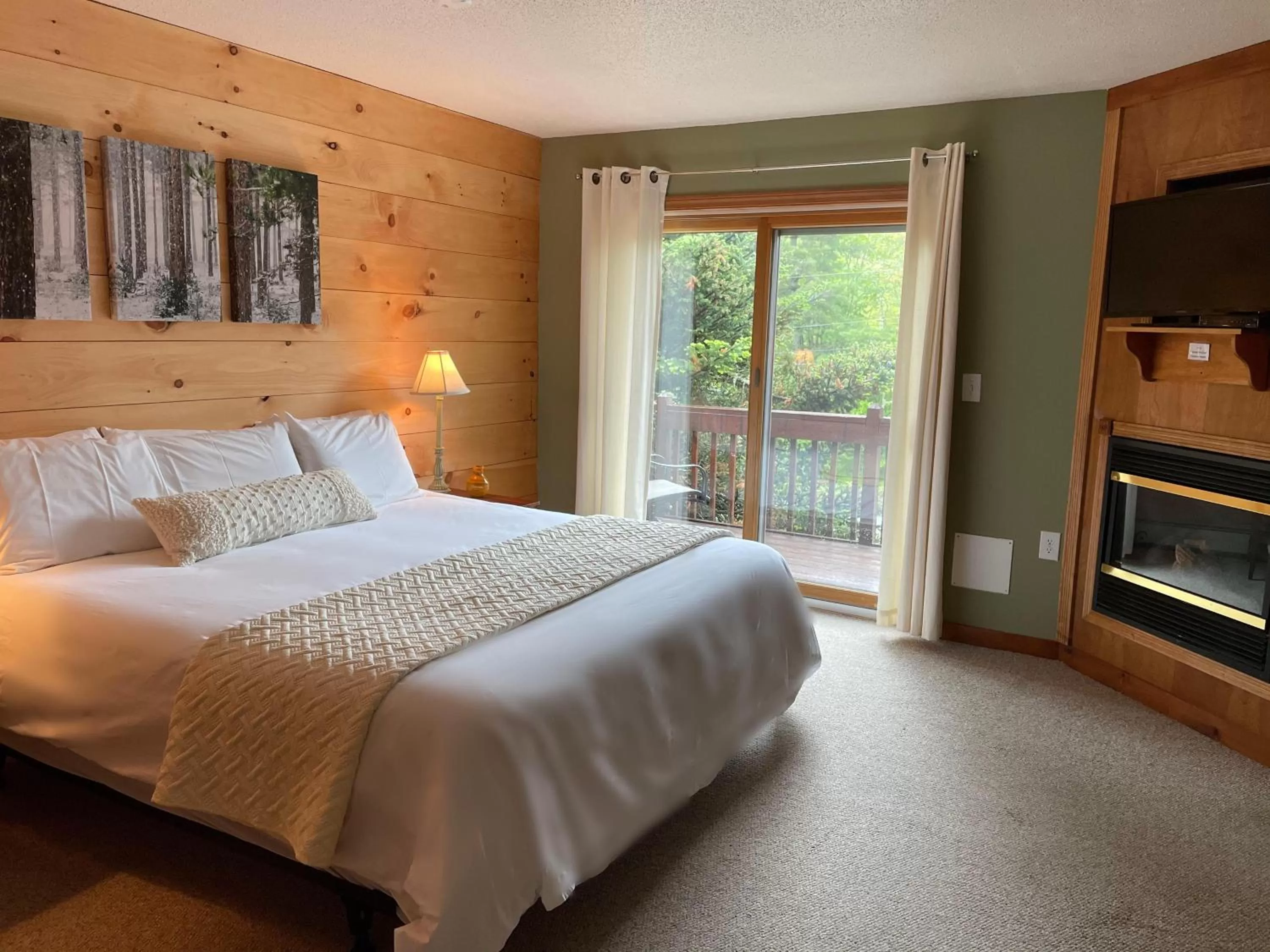 Bed in The Snowed Inn