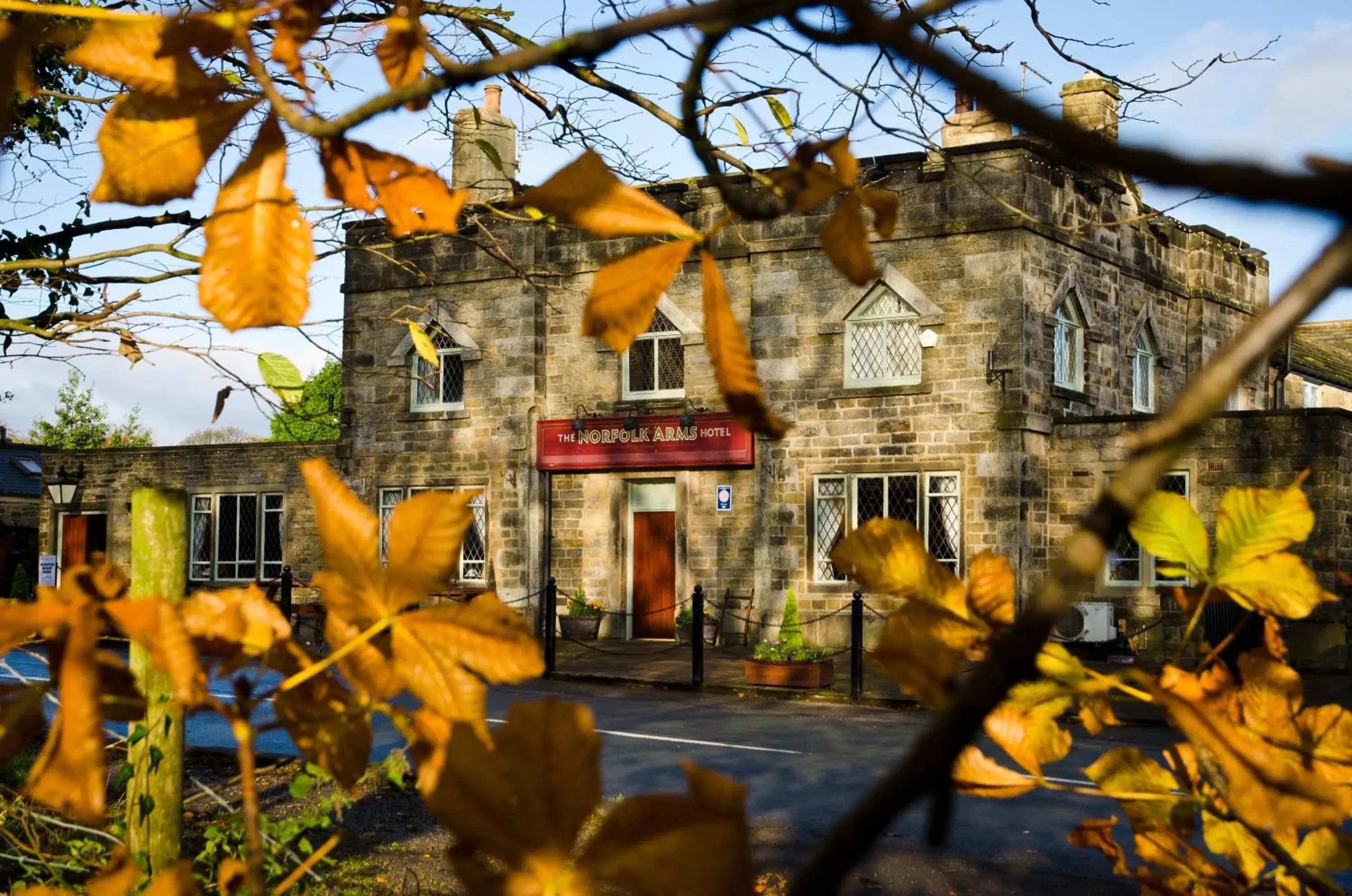 Facade/entrance, Patio/Outdoor Area in Norfolk Arms Hotel, Ringinglow