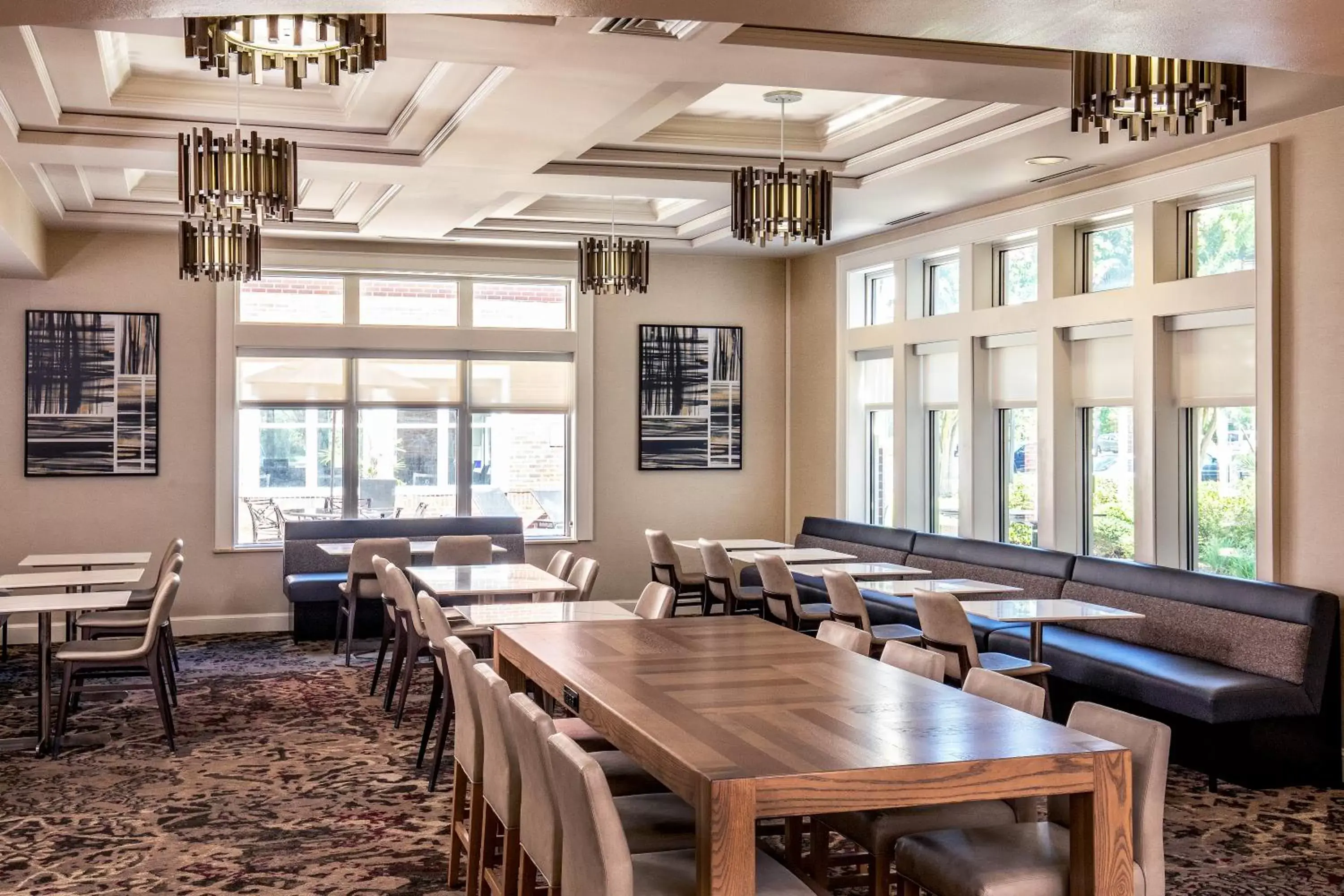 Seating area, Restaurant/Places to Eat in Residence Inn by Marriott Chesapeake Greenbrier