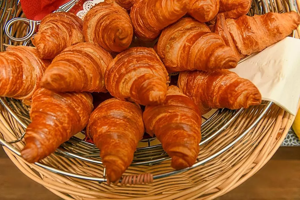 Breakfast in Hotel des Alpes Bulle center