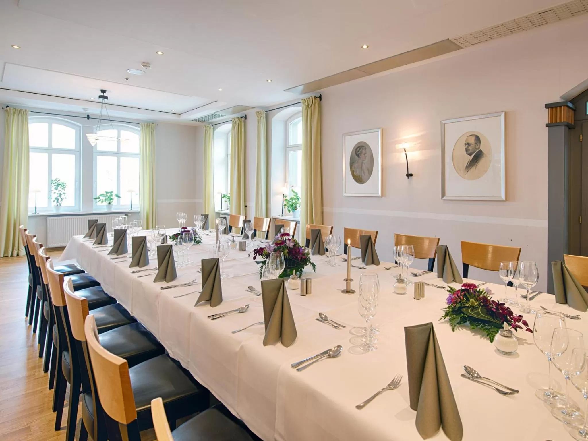 Restaurant/places to eat in Hotel Kaiserin Augusta