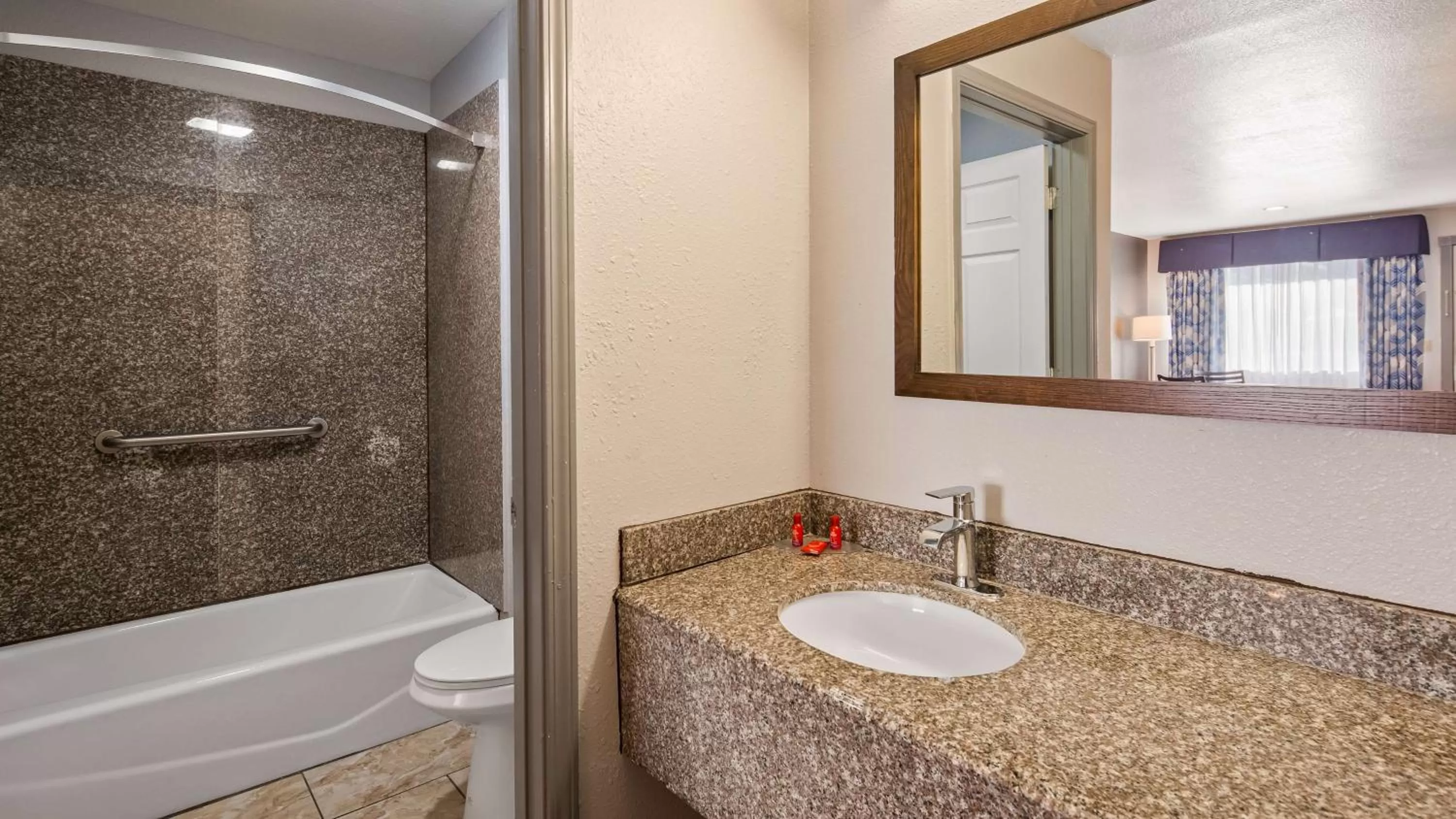 Bathroom in SureStay Plus Hotel by Best Western Hammond