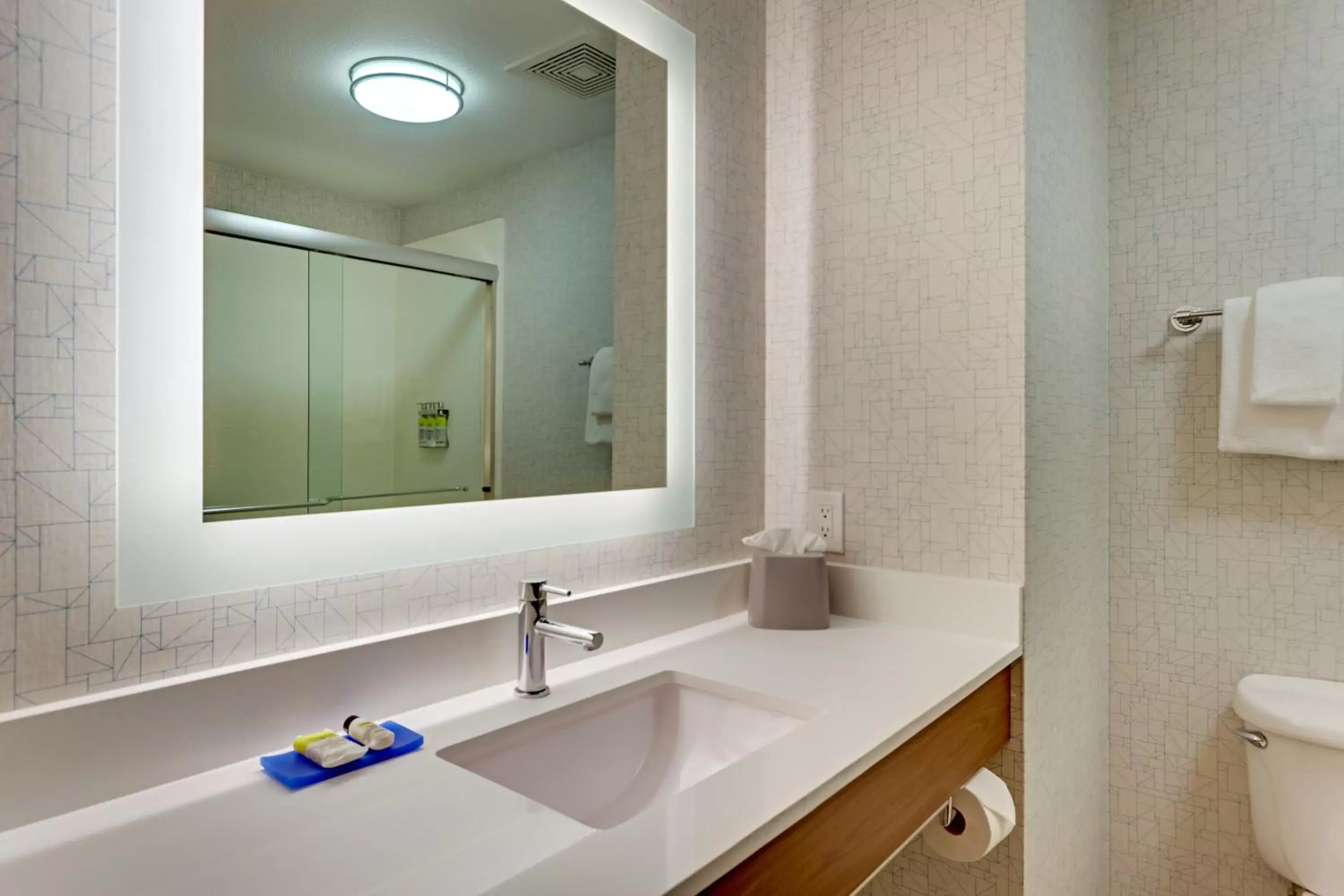 Photo of the whole room, Bathroom in Holiday Inn Express Hotel and Suites Weatherford, an IHG Hotel