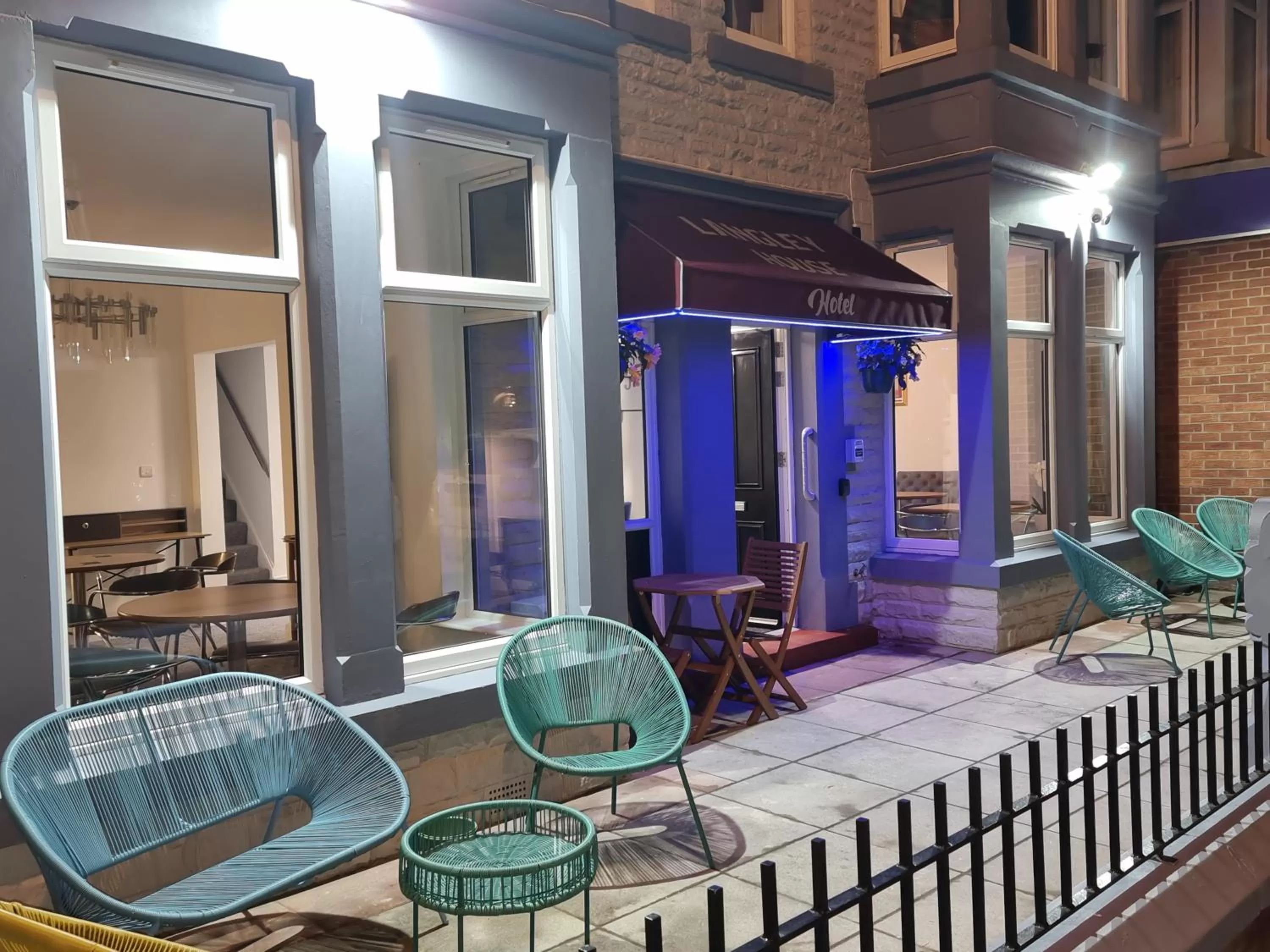 Facade/entrance in Langley House Hotel