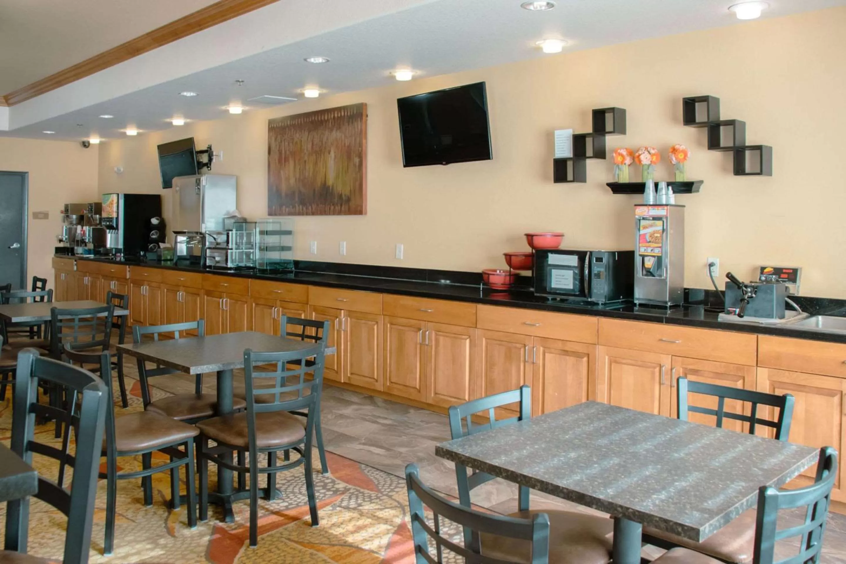 Breakfast in Expressway Suites of Grand Forks