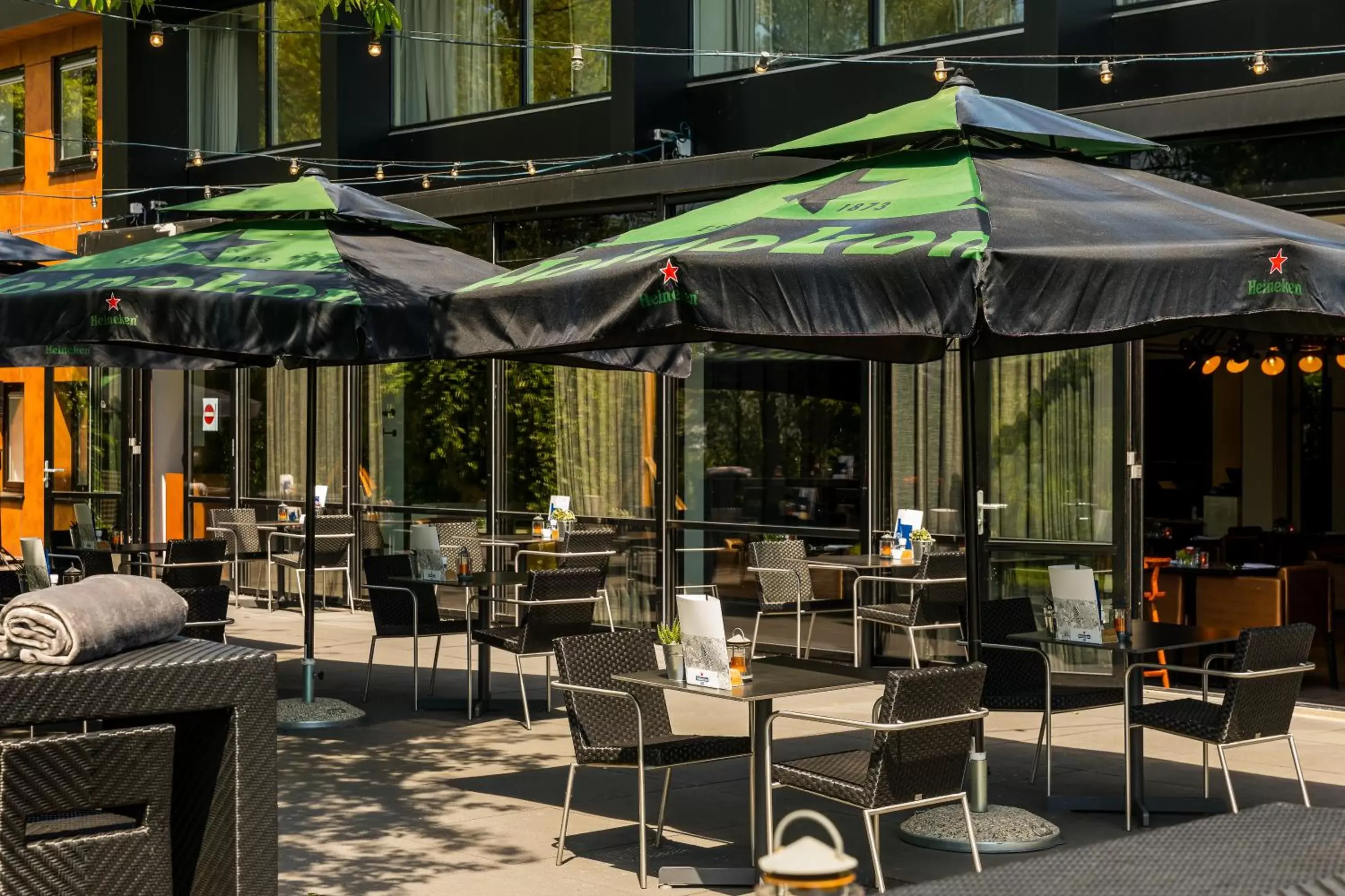 Patio, Restaurant/Places to Eat in Postillion Hotel Deventer