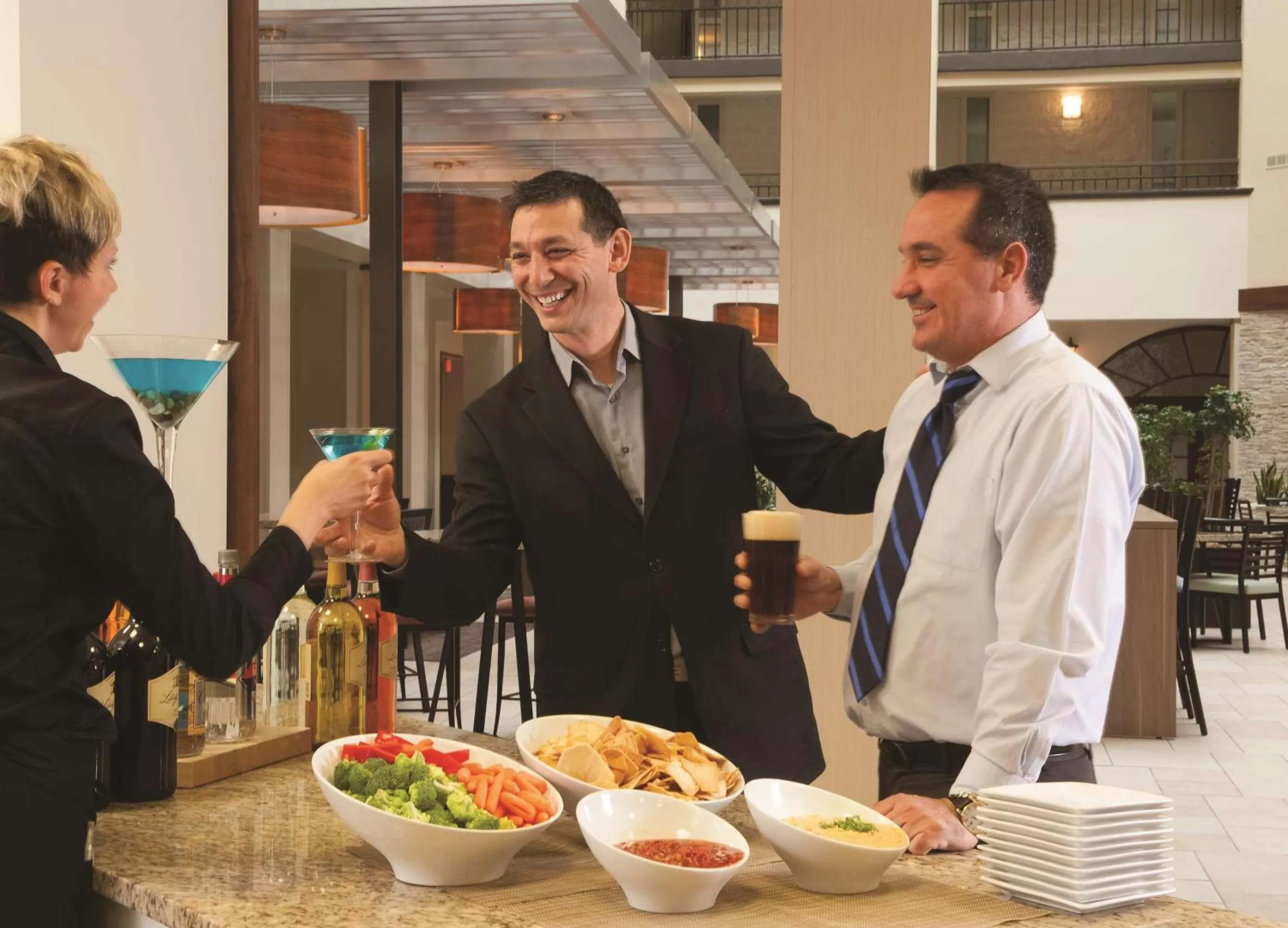 Dining area in Embassy Suites by Hilton Nashville Airport