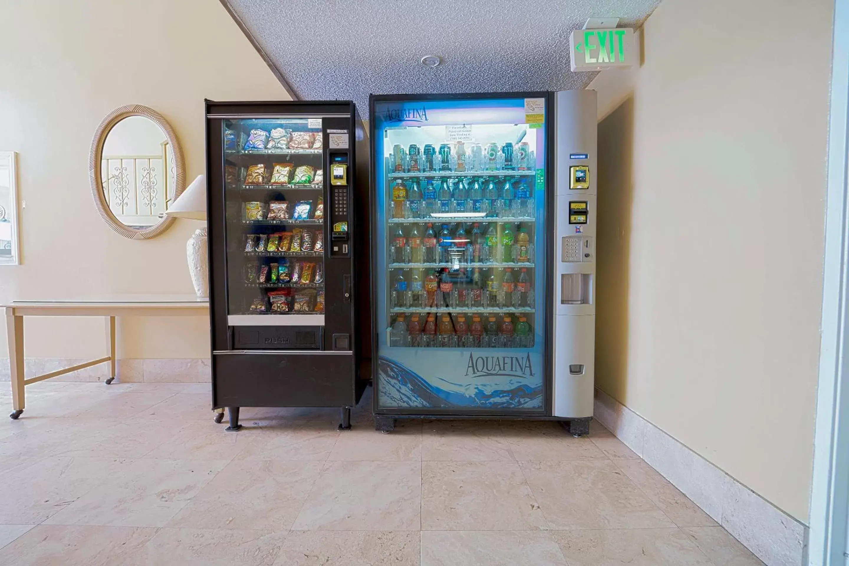 vending machine, Supermarket/Shops in Royal Plaza Inn Indio