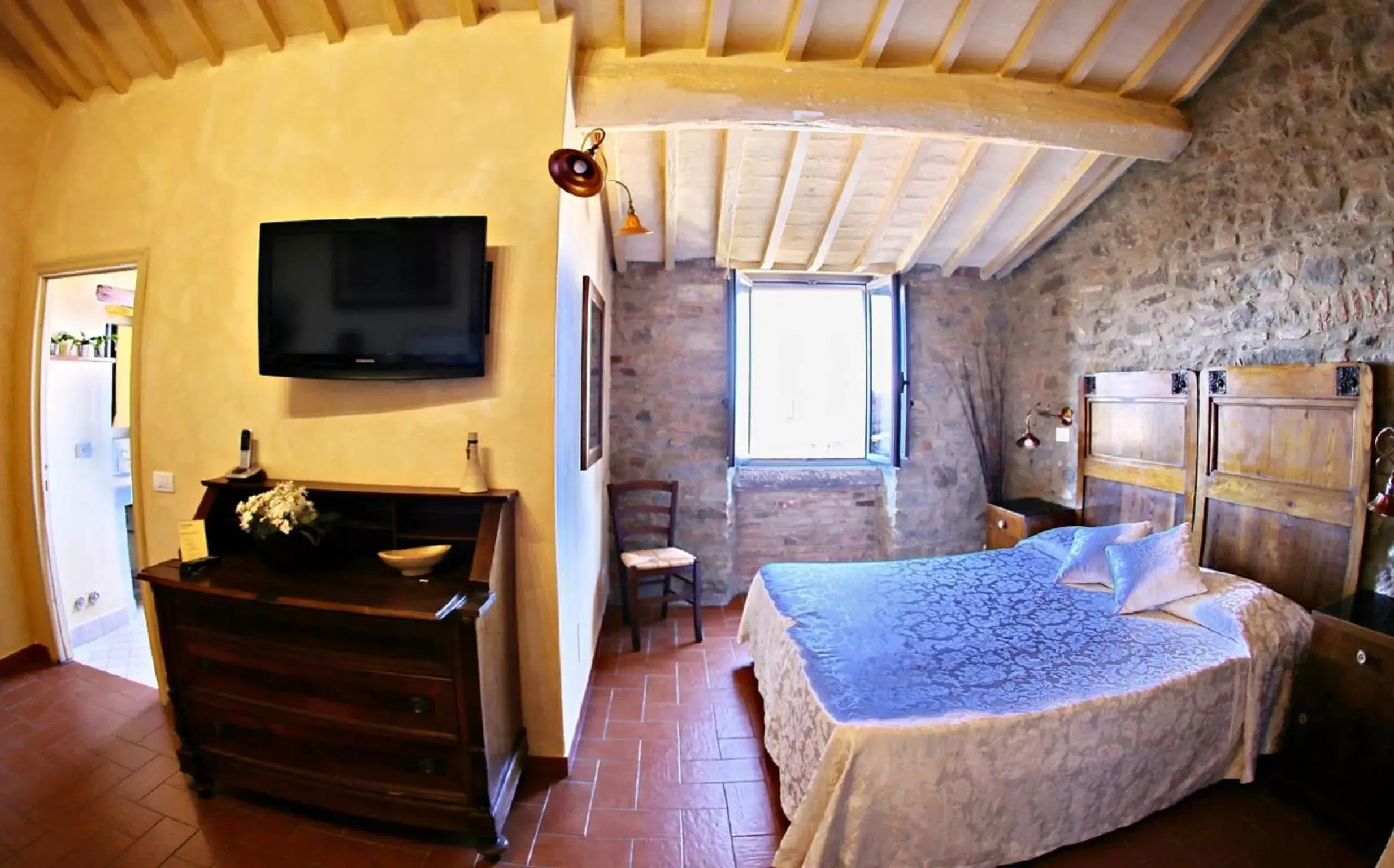 Photo of the whole room, Bed in Hotel Italia Cortona