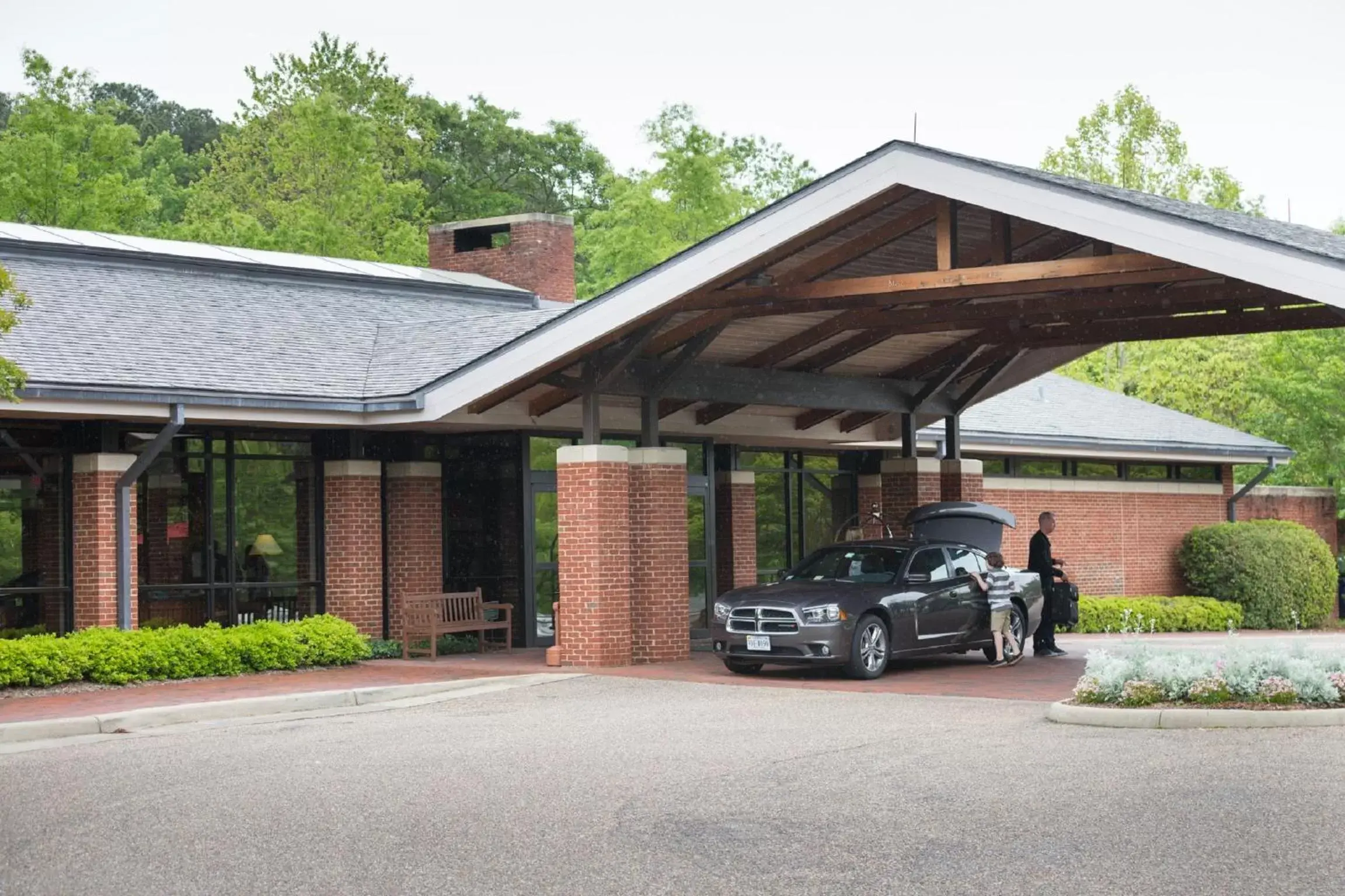 Facade/entrance, Property Building in Williamsburg Woodlands Hotel & Suites