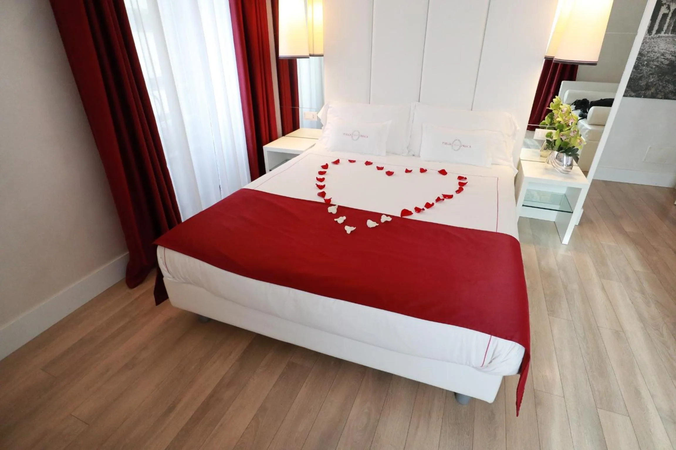 Photo of the whole room, Bed in Tullia&Prisca Relais