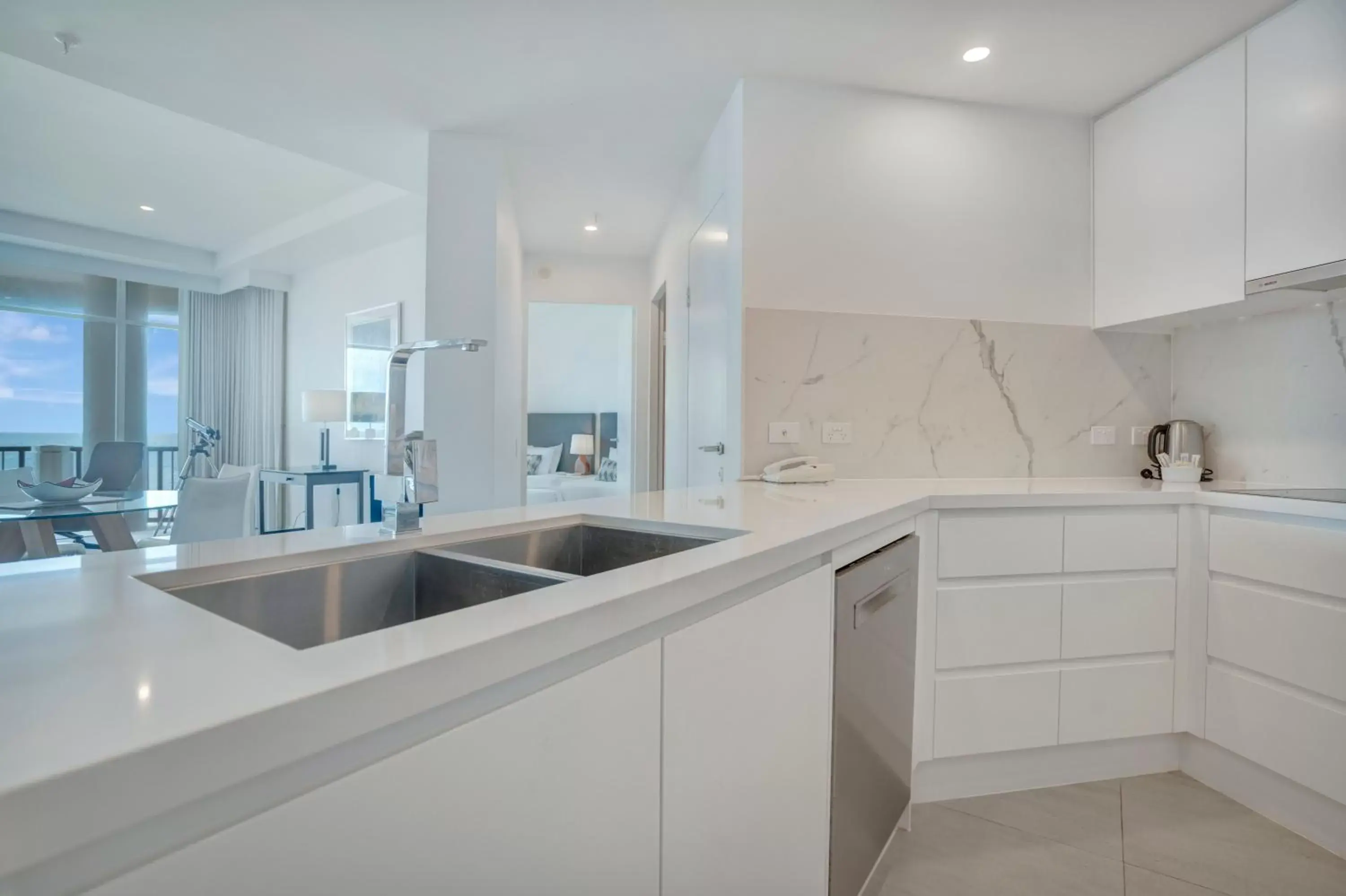 Kitchen or kitchenette, Kitchen/Kitchenette in Oceana On Broadbeach