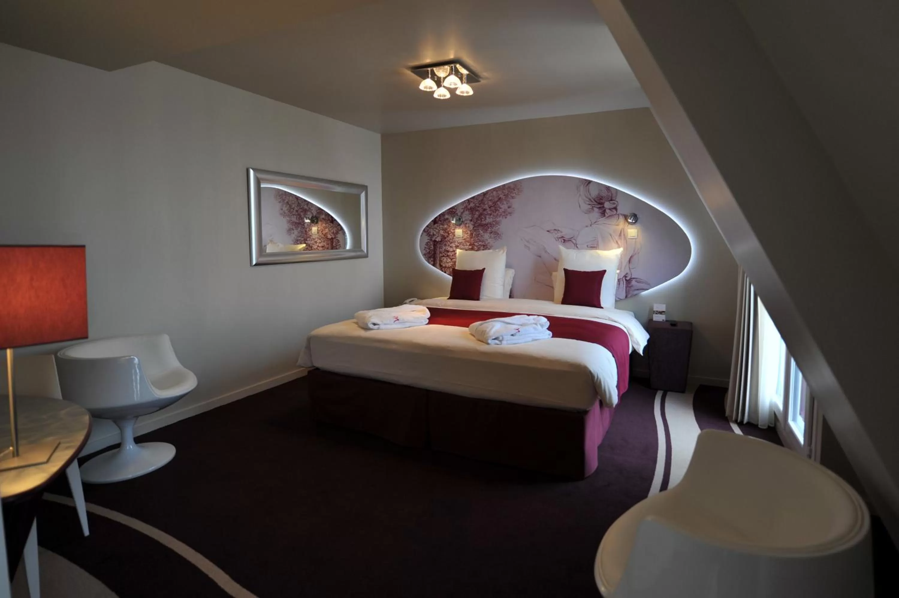 Photo of the whole room, Bed in Mercure Paris Bastille Marais