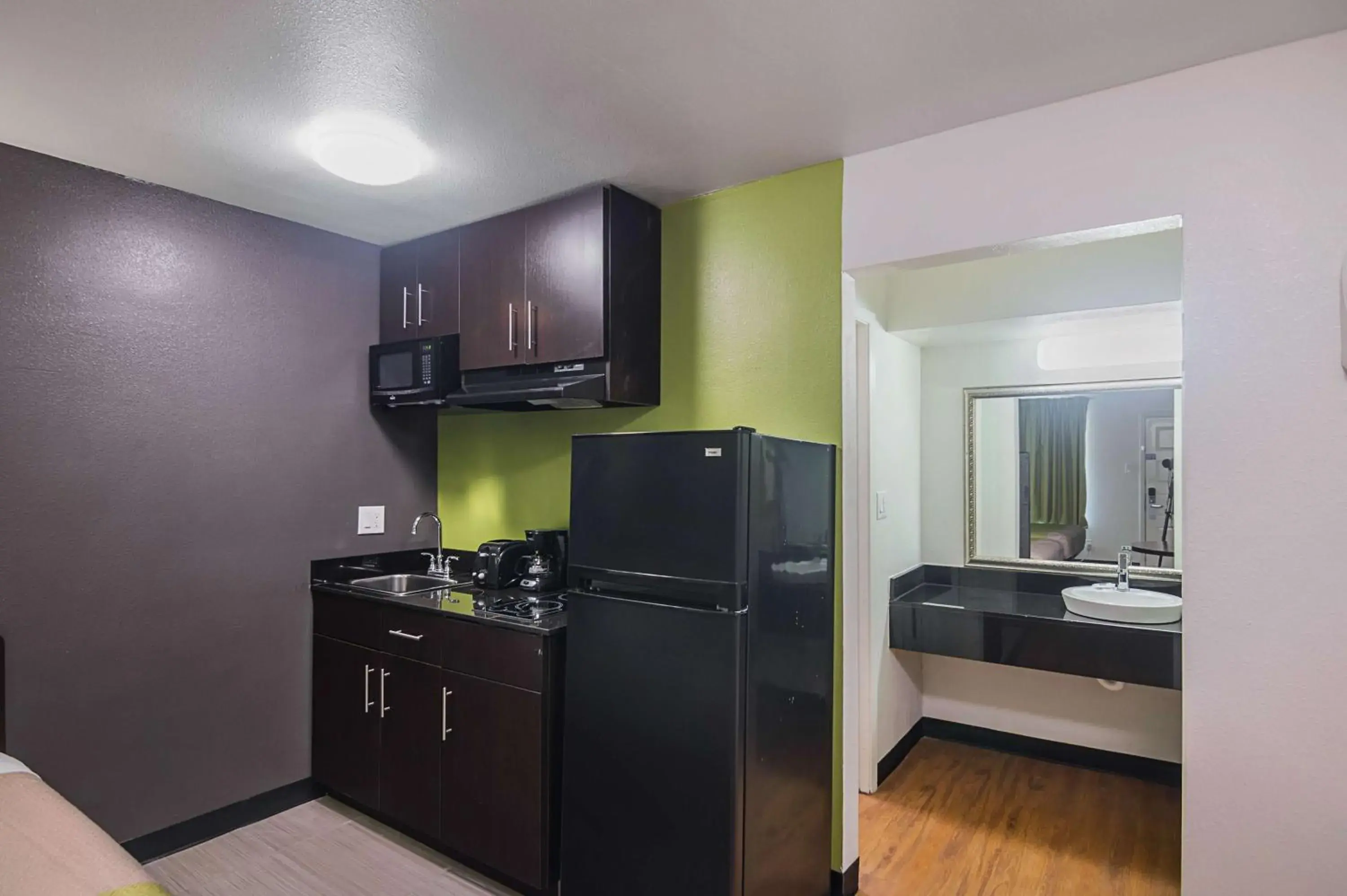 Photo of the whole room in Studio 6-Tyler, TX Photo of the whole room in Studio 6-Tyler, TX