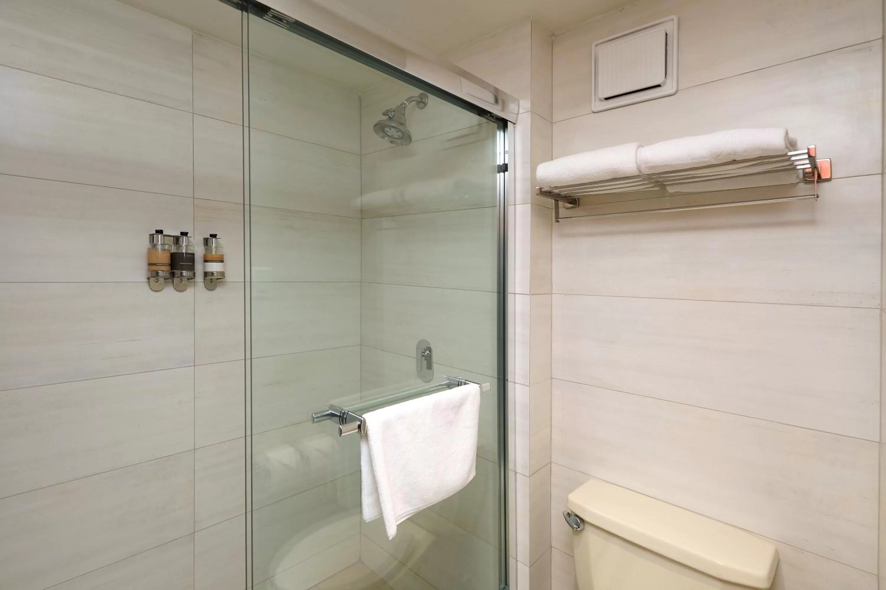 One-Bedroom King Suite with Balcony in Crowne Plaza Panama by IHG