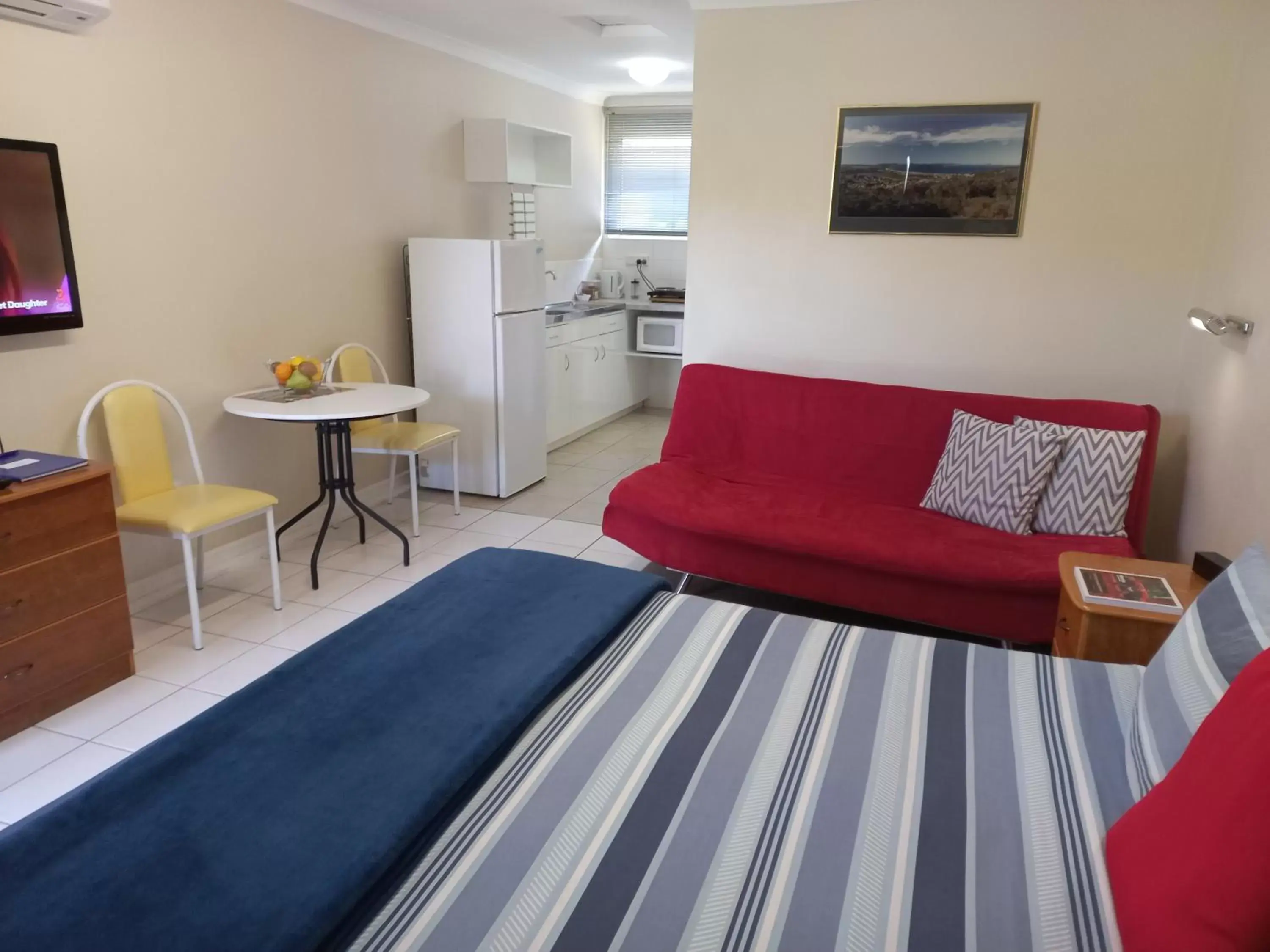 Living room, Seating Area in Emu Point Motel