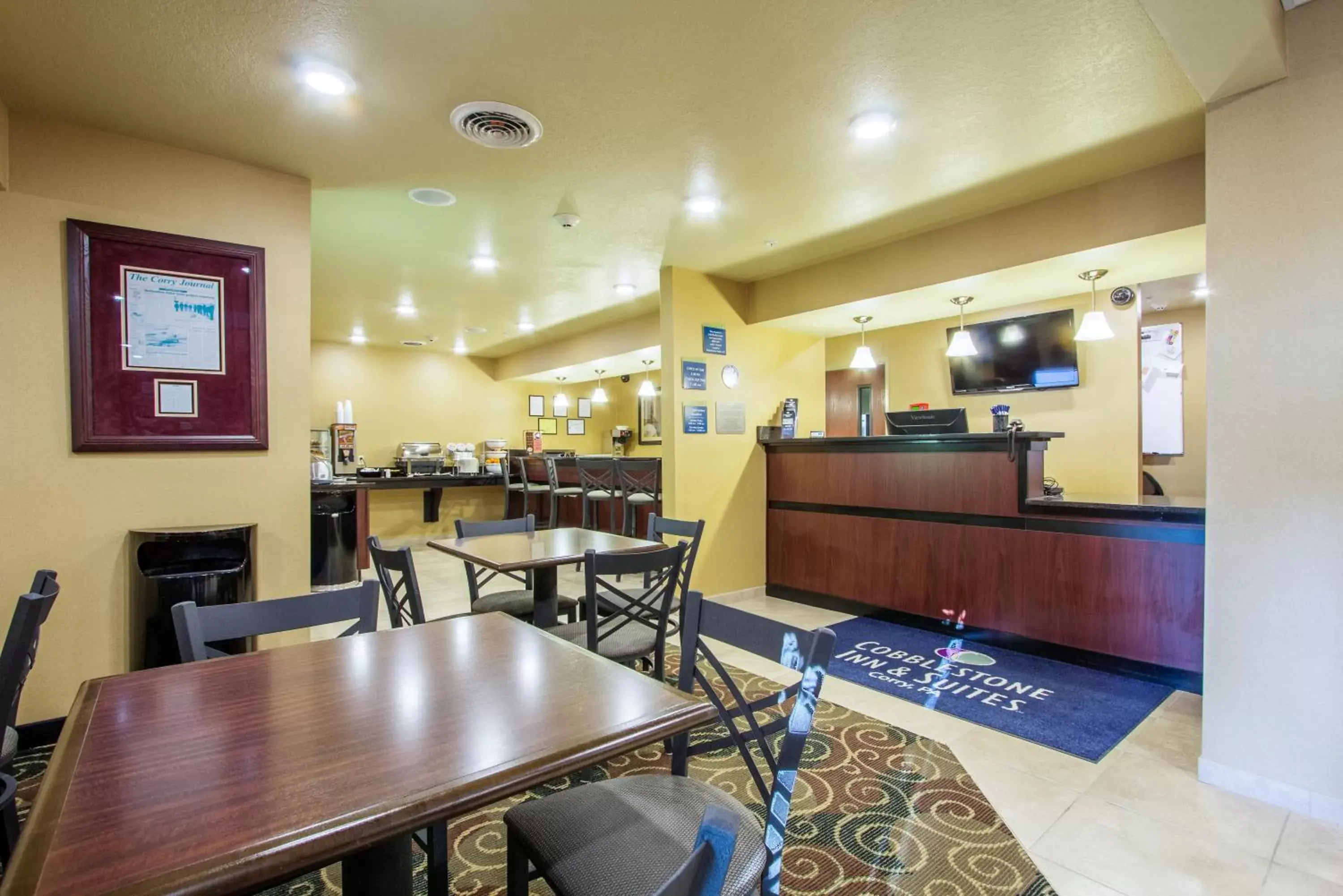 Lobby or reception in Cobblestone Inn & Suites - Corry