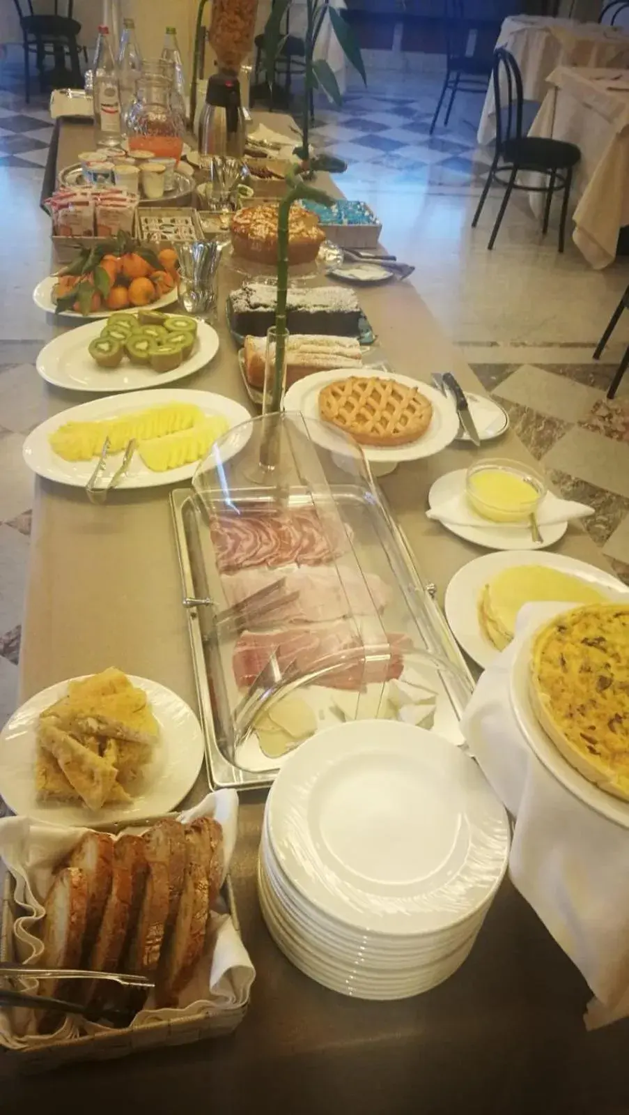 Buffet breakfast, Food in Hotel Altamira