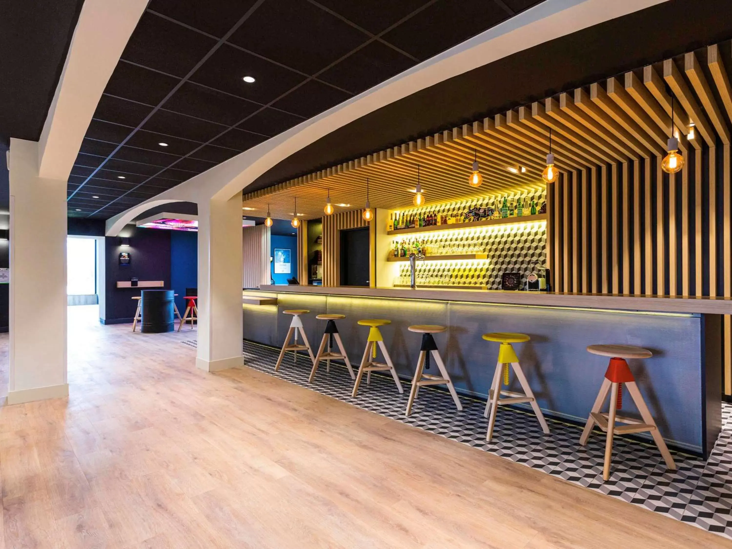 Property building, Lounge/Bar in ibis Styles Bordeaux Sud