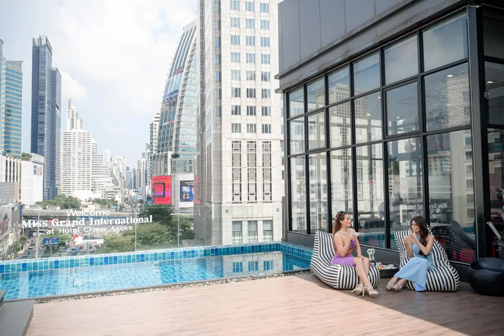 Swimming pool in Hotel Clover Asoke - SHA Extra Plus