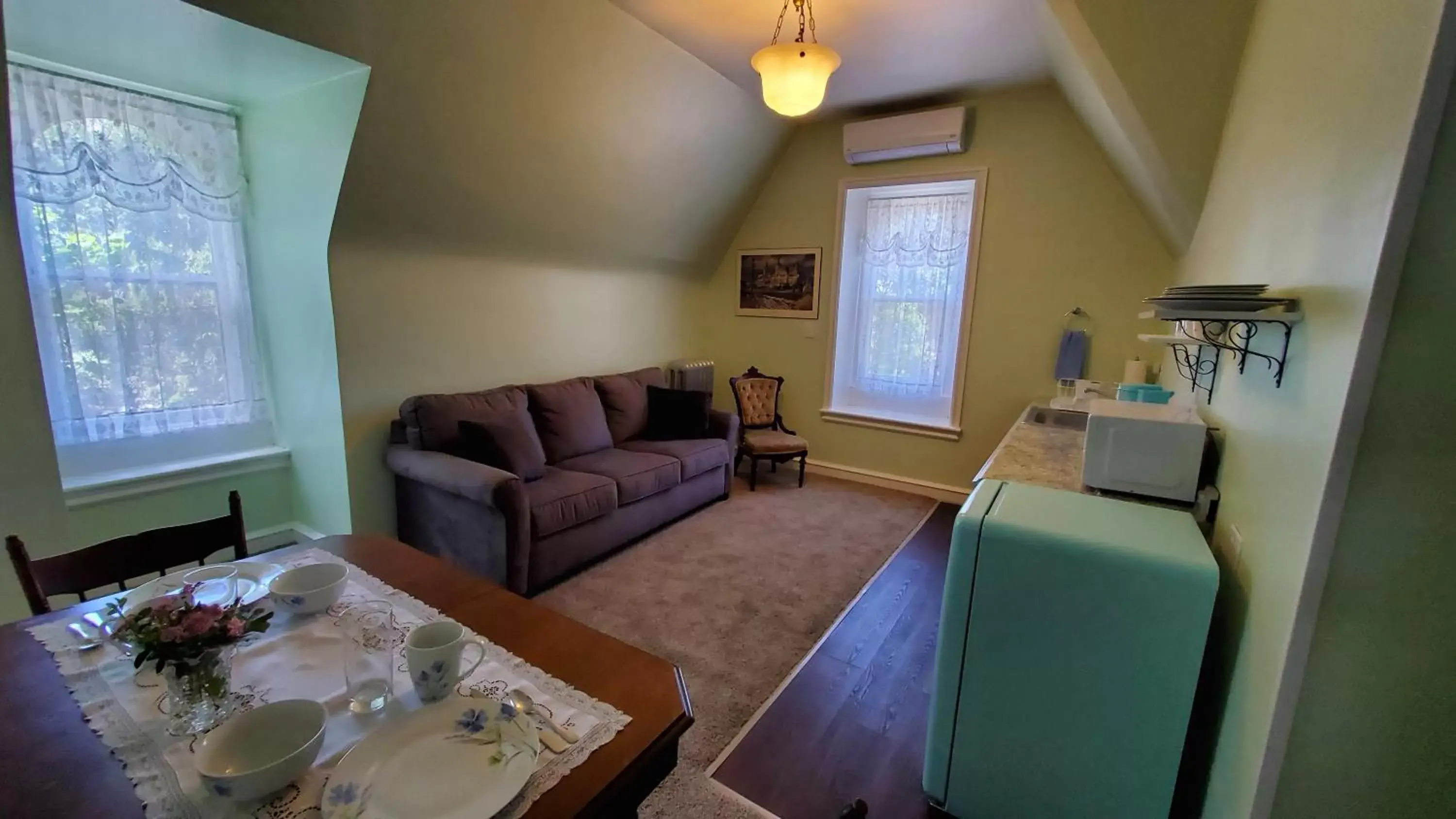 Kitchen or kitchenette, Seating Area in Gifford-Risley House Bed and Breakfast