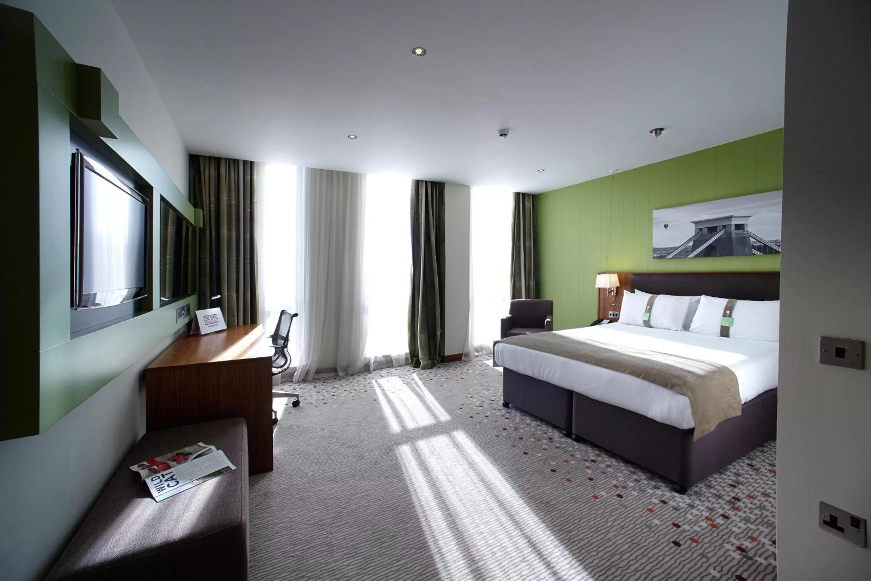 Photo of the whole room, Bed in Holiday Inn Bristol City Centre by IHG