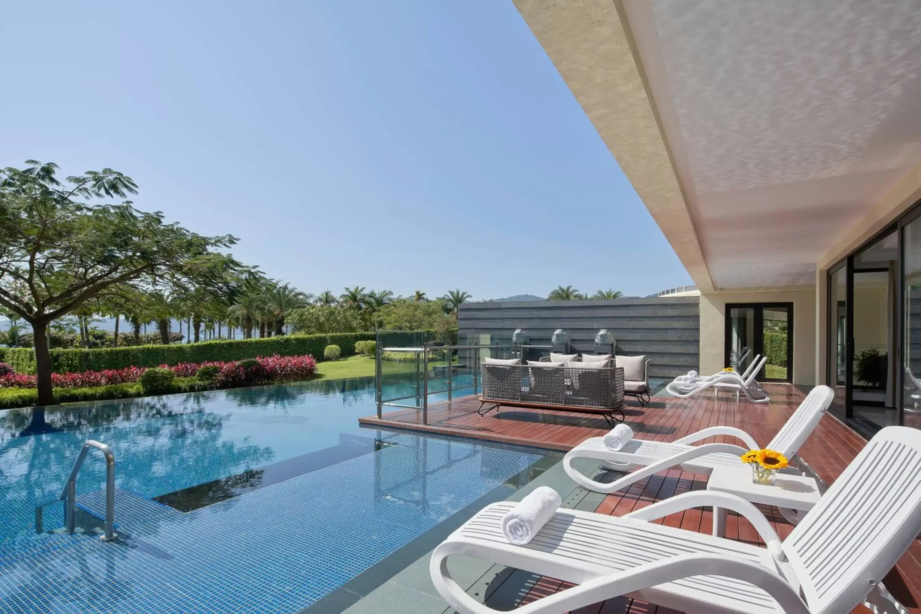 Swimming Pool in Sanya Marriott Yalong Bay Resort & Spa