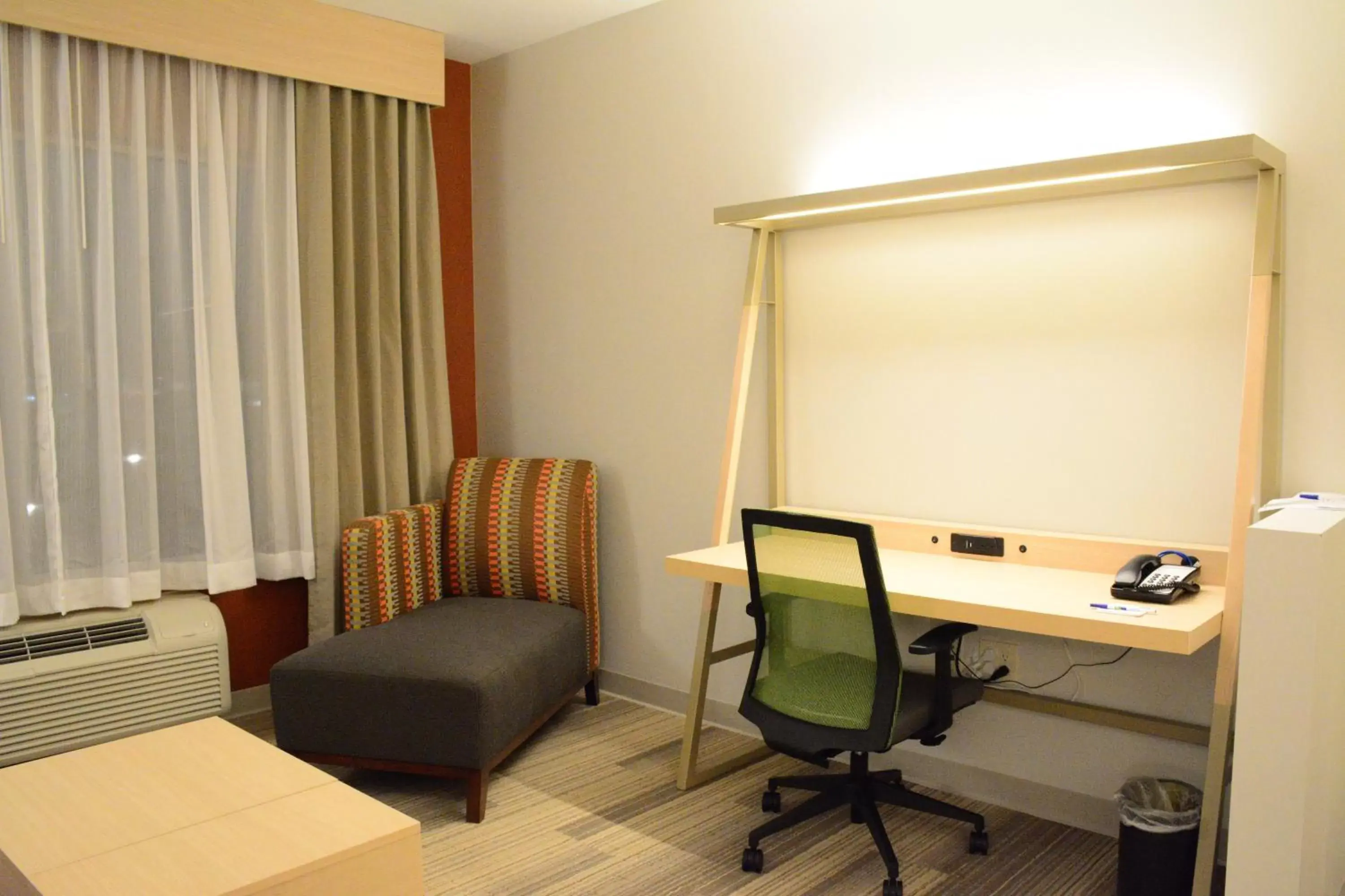 Photo of the whole room, Seating Area in Holiday Inn Express & Suites Lexington Park California, an IHG Hotel