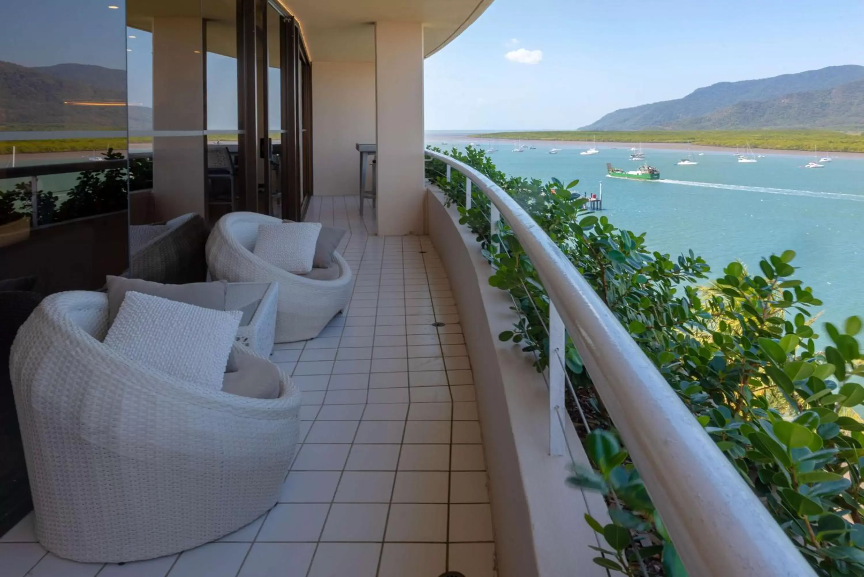 Patio, Balcony/Terrace in Hilton Cairns