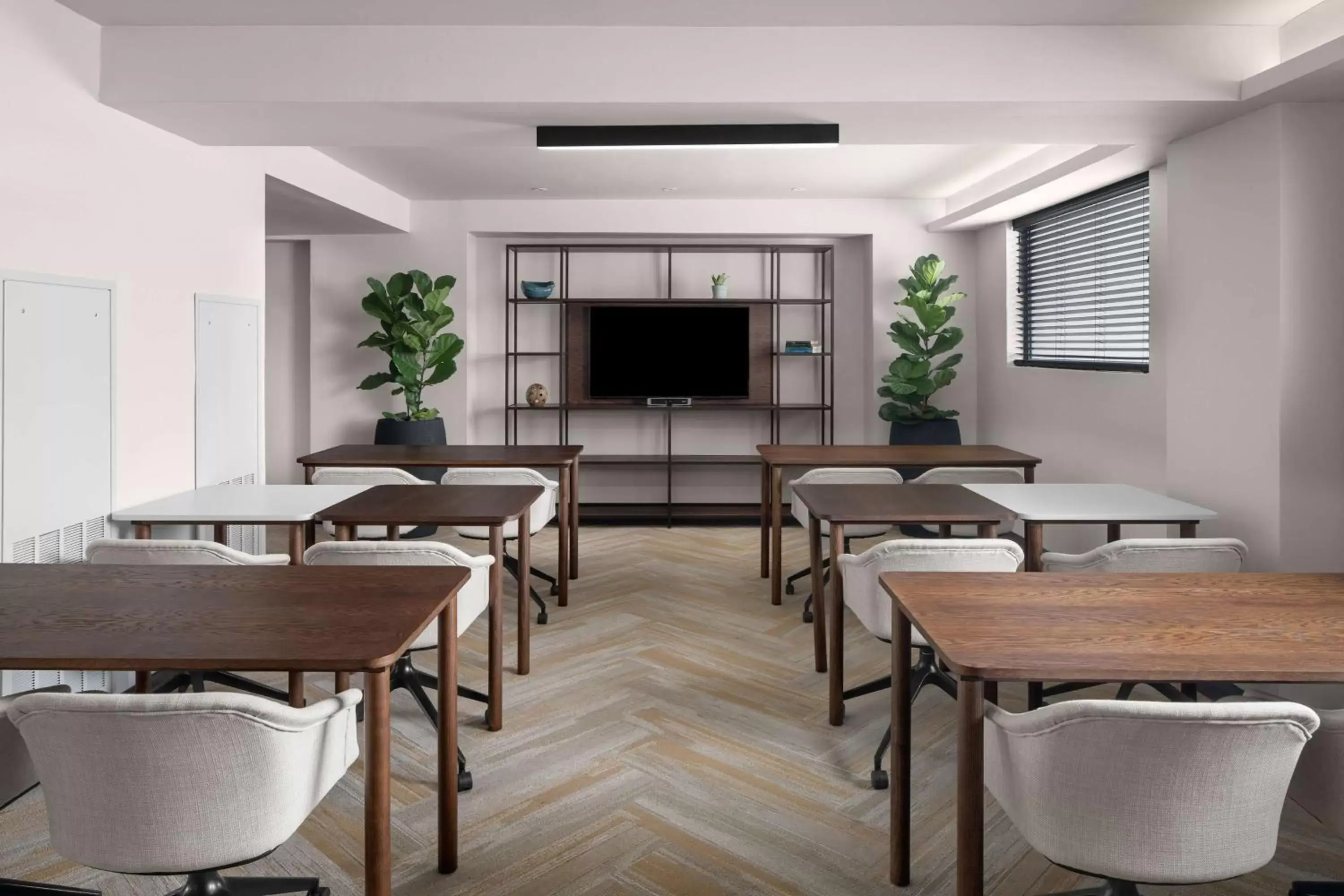 Meeting/conference room, Restaurant/Places to Eat in ROK Hotel Kingston Tapestry Collection By Hilton