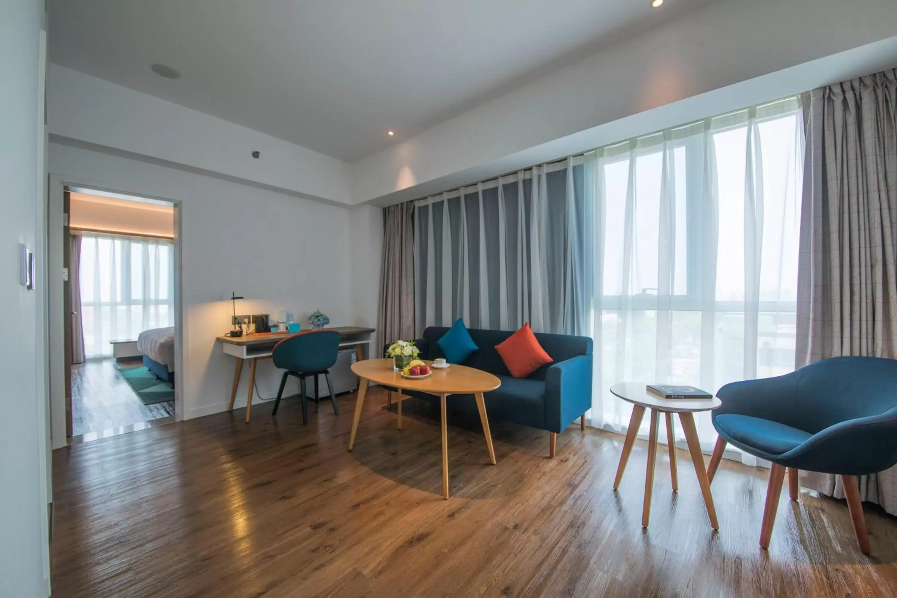 Photo of the whole room, Seating Area in Holiday Inn Express Qingdao Chengyang Central, an IHG Hotel