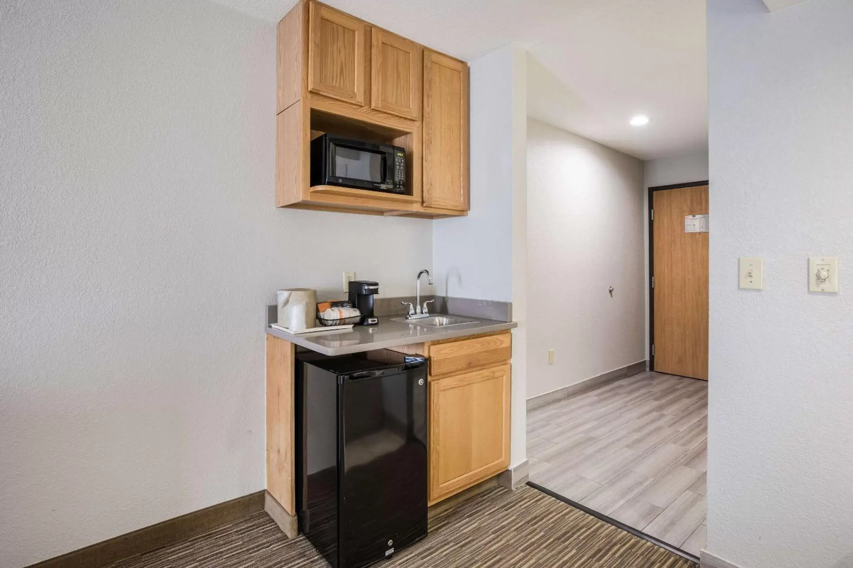 Photo of the whole room, Kitchen/Kitchenette in Quality Inn & Suites