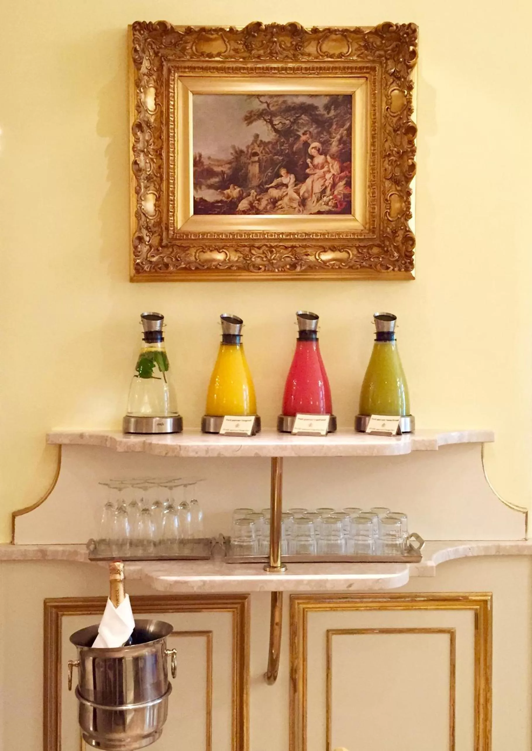 Breakfast in Schlosshotel Römischer Kaiser