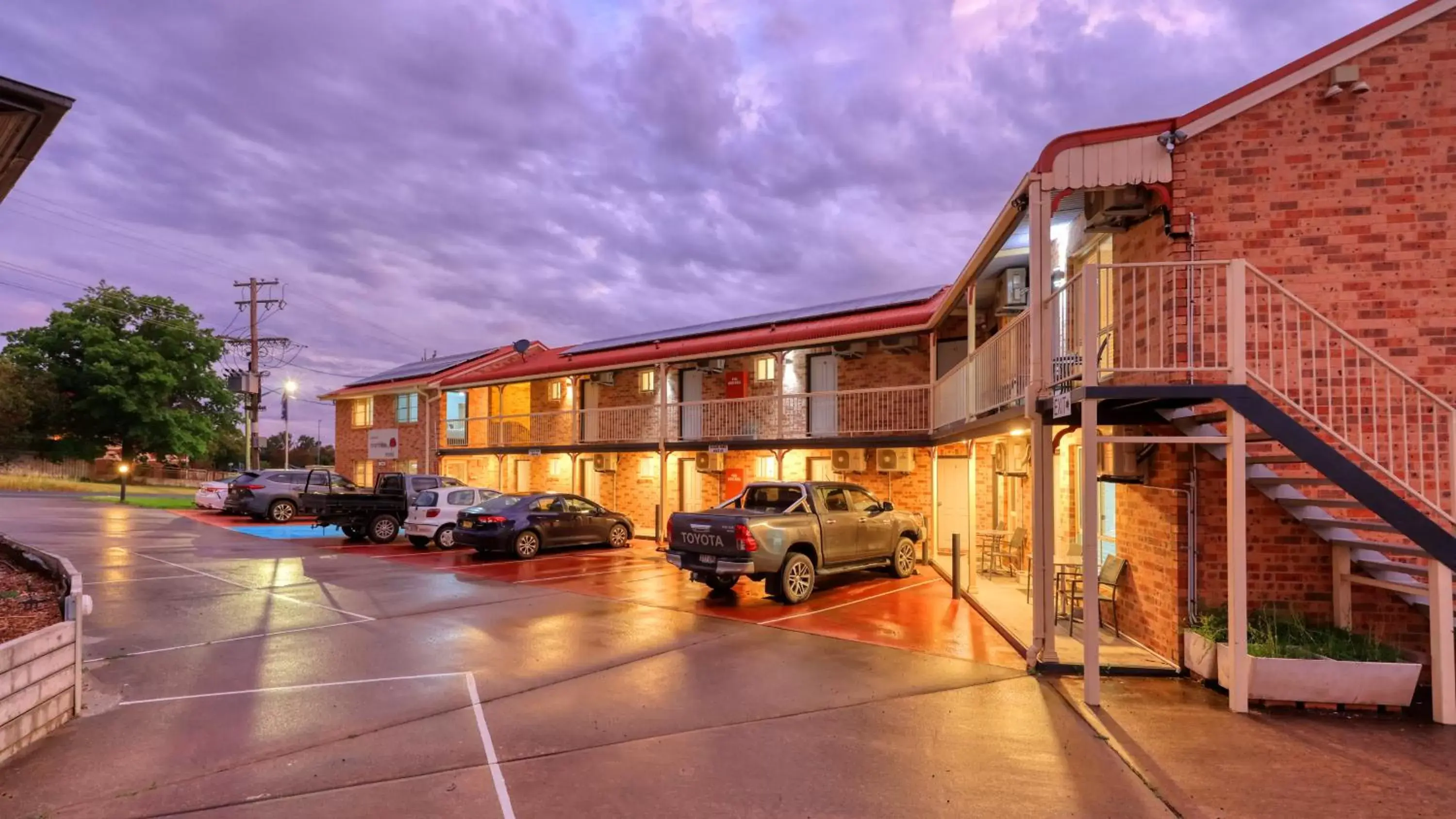 Parking, Property Building in Canowindra Riverview Motel