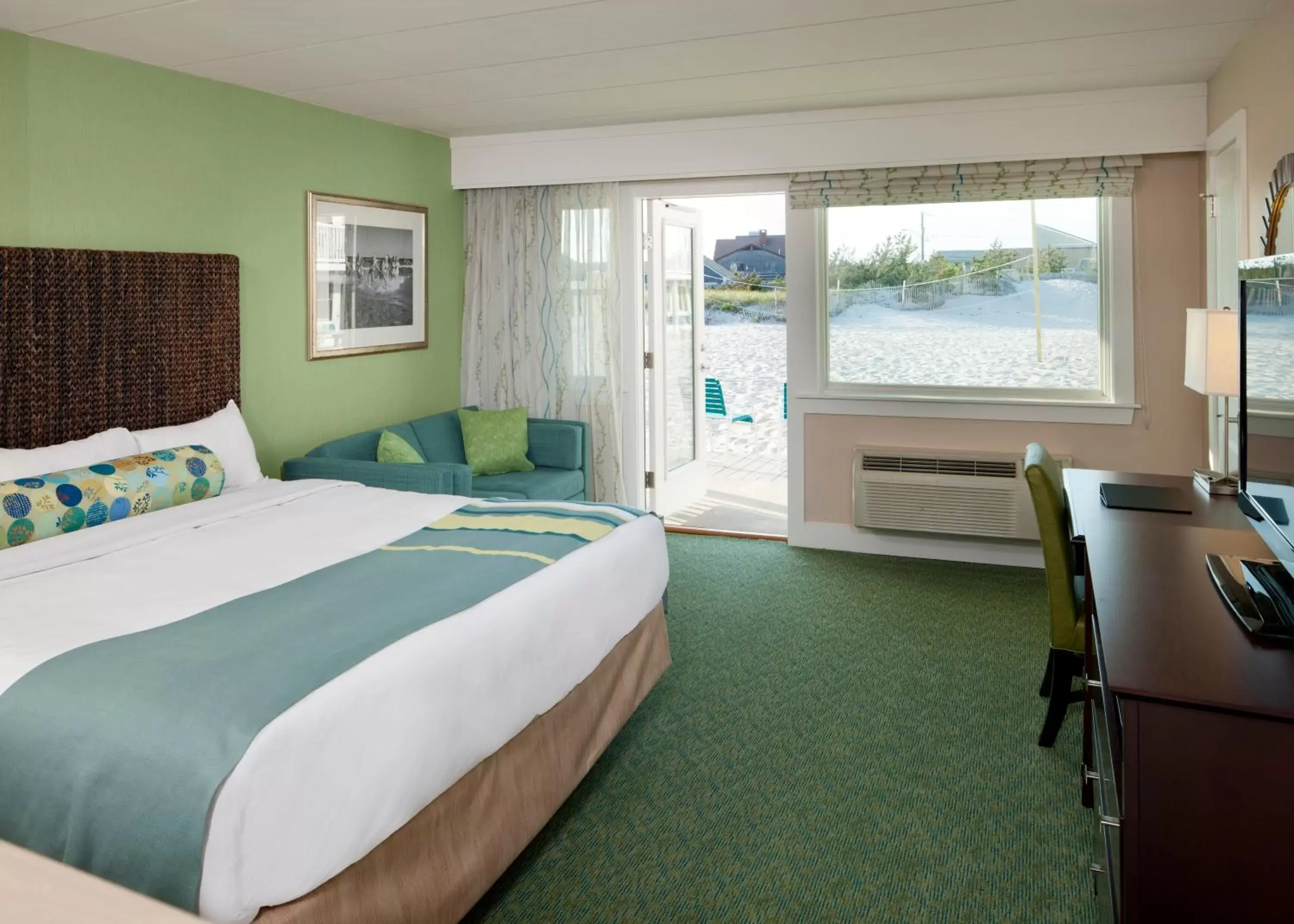 Bed in Sea Crest Beach Hotel