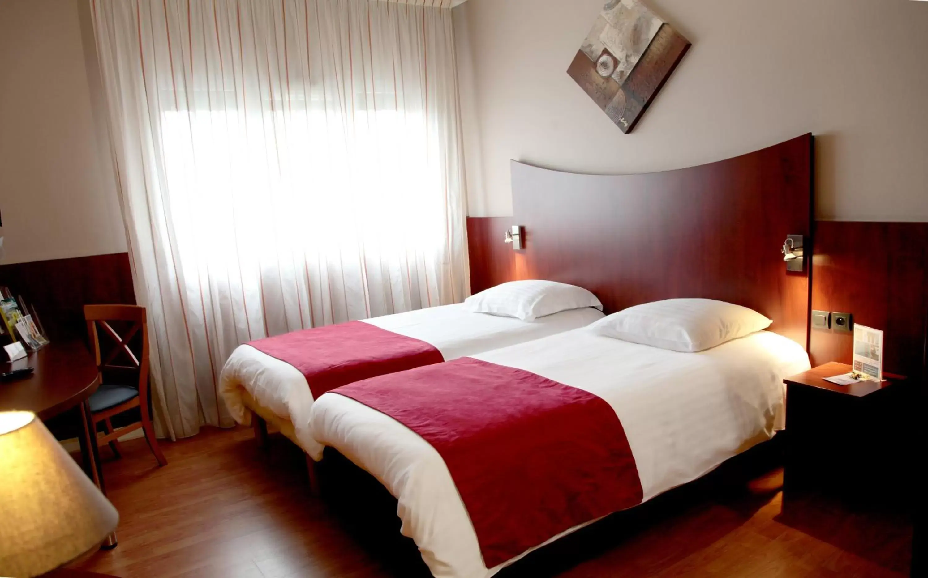 Staff, Bed in Logis Hotel Center