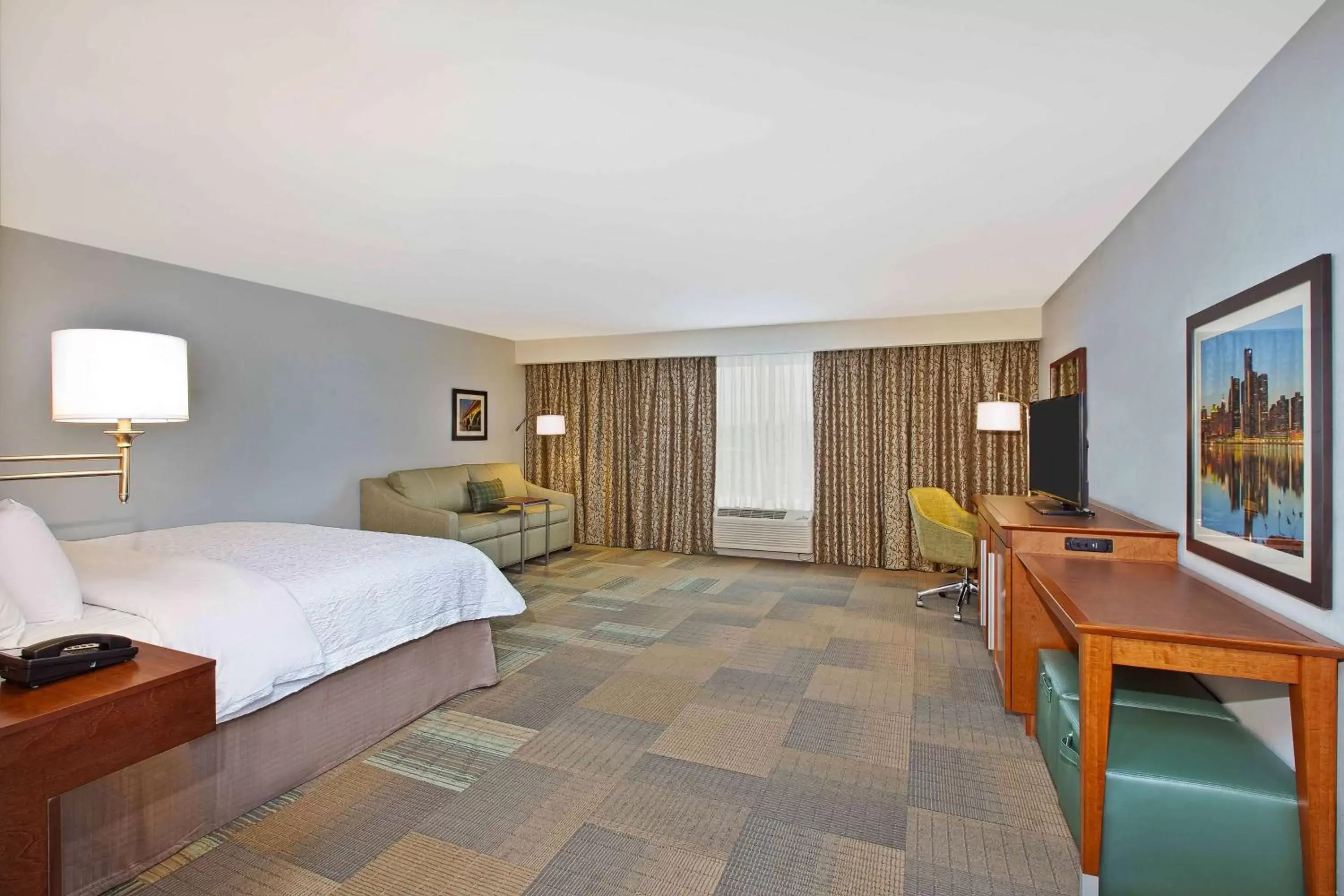 Bed in Hampton Inn by Hilton West Bloomfield Novi Bed in Hampton Inn by Hilton West Bloomfield Novi