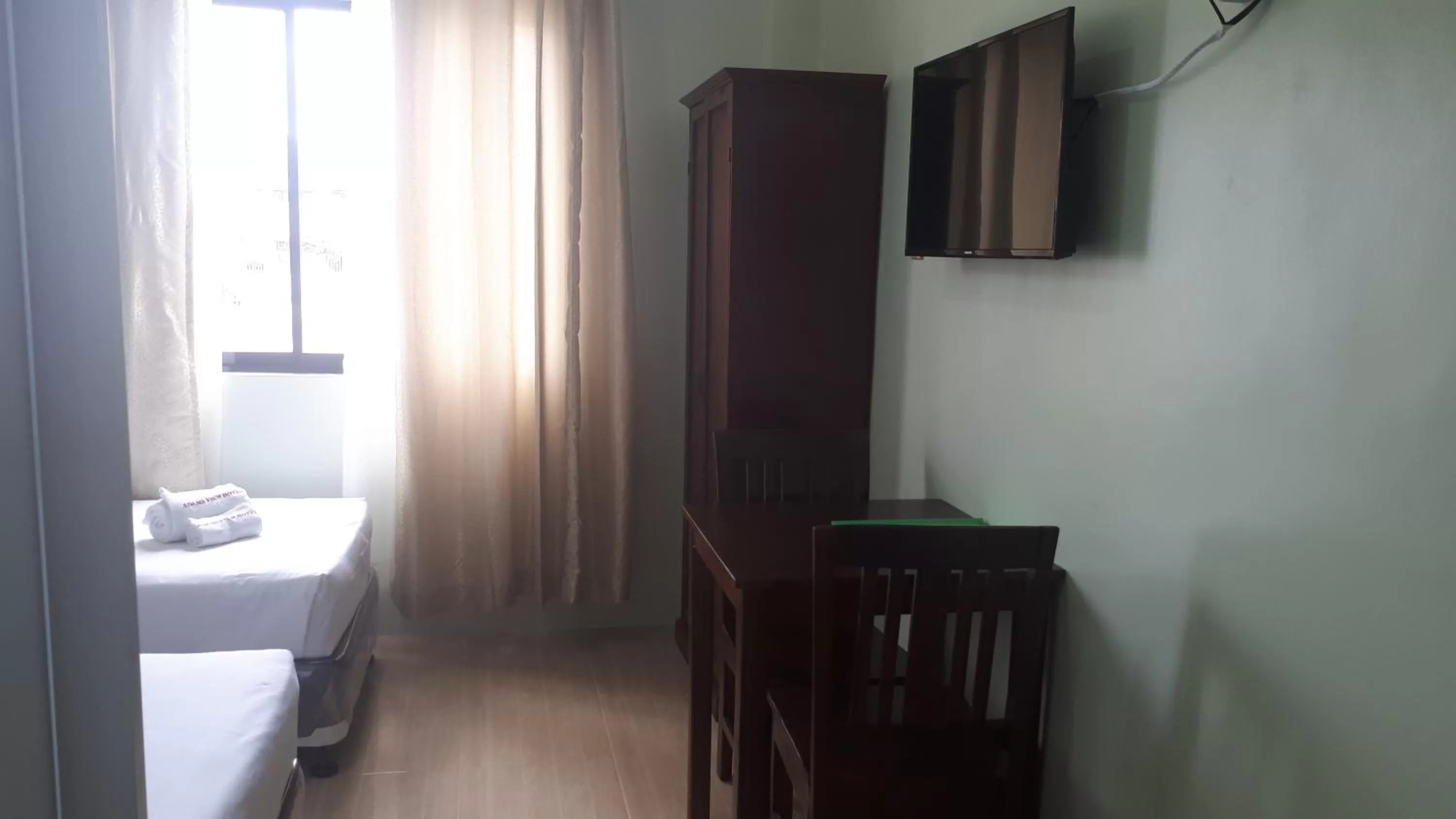 TV and multimedia, Bed in Adams View Hotel