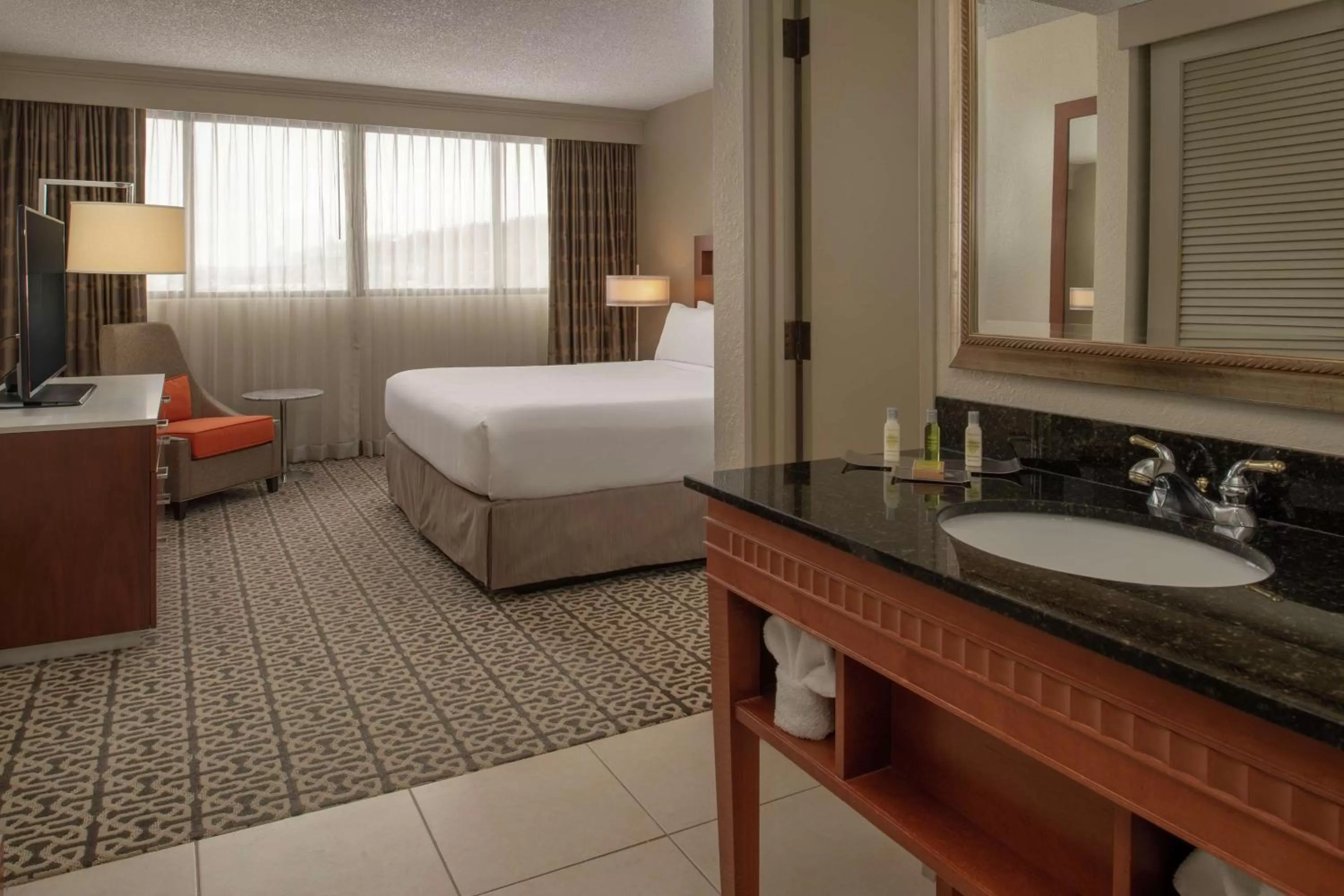 Bedroom, Bed in DoubleTree Suites by Hilton Seattle Airport/Southcenter