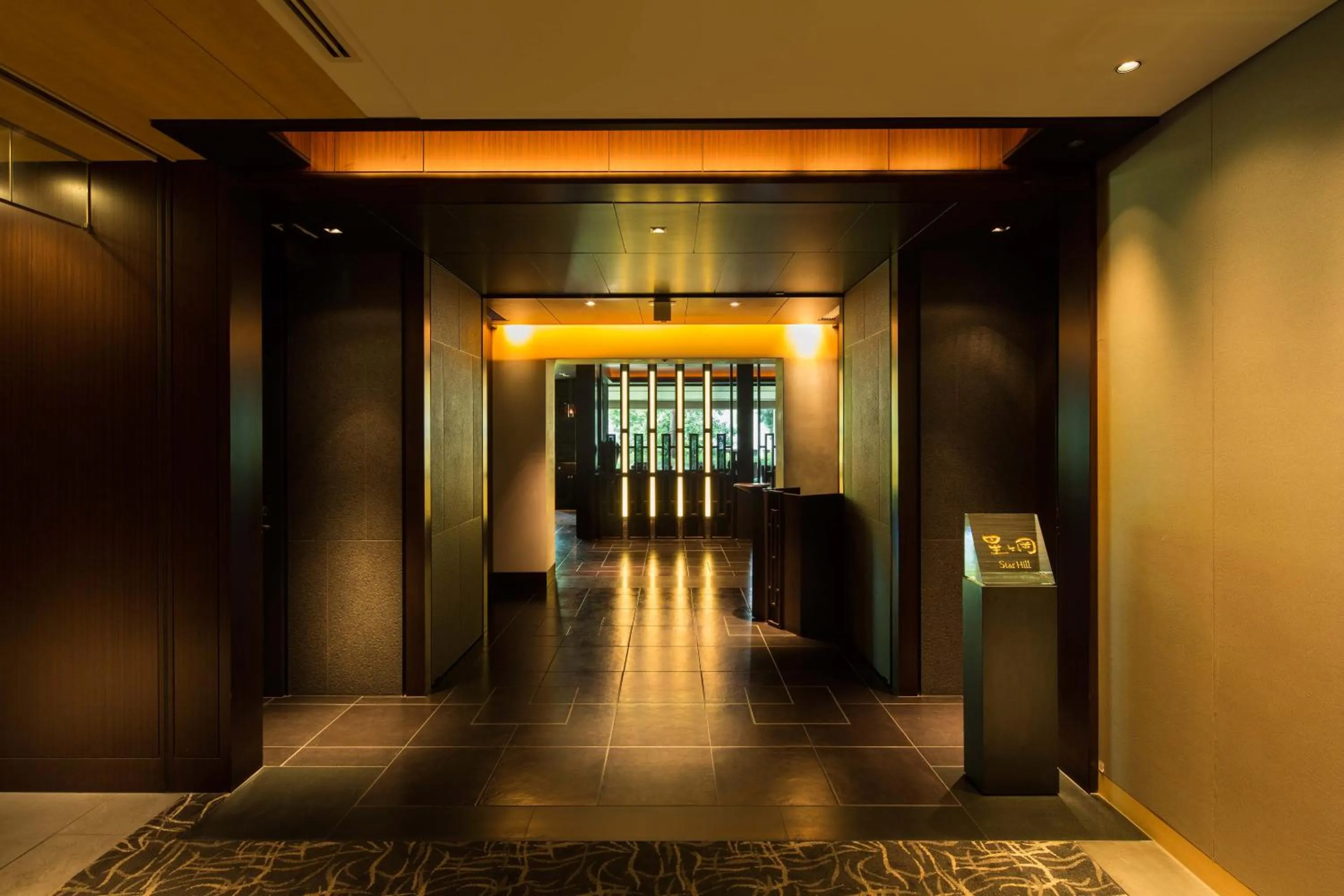 Restaurant/places to eat in The Capitol Hotel Tokyu