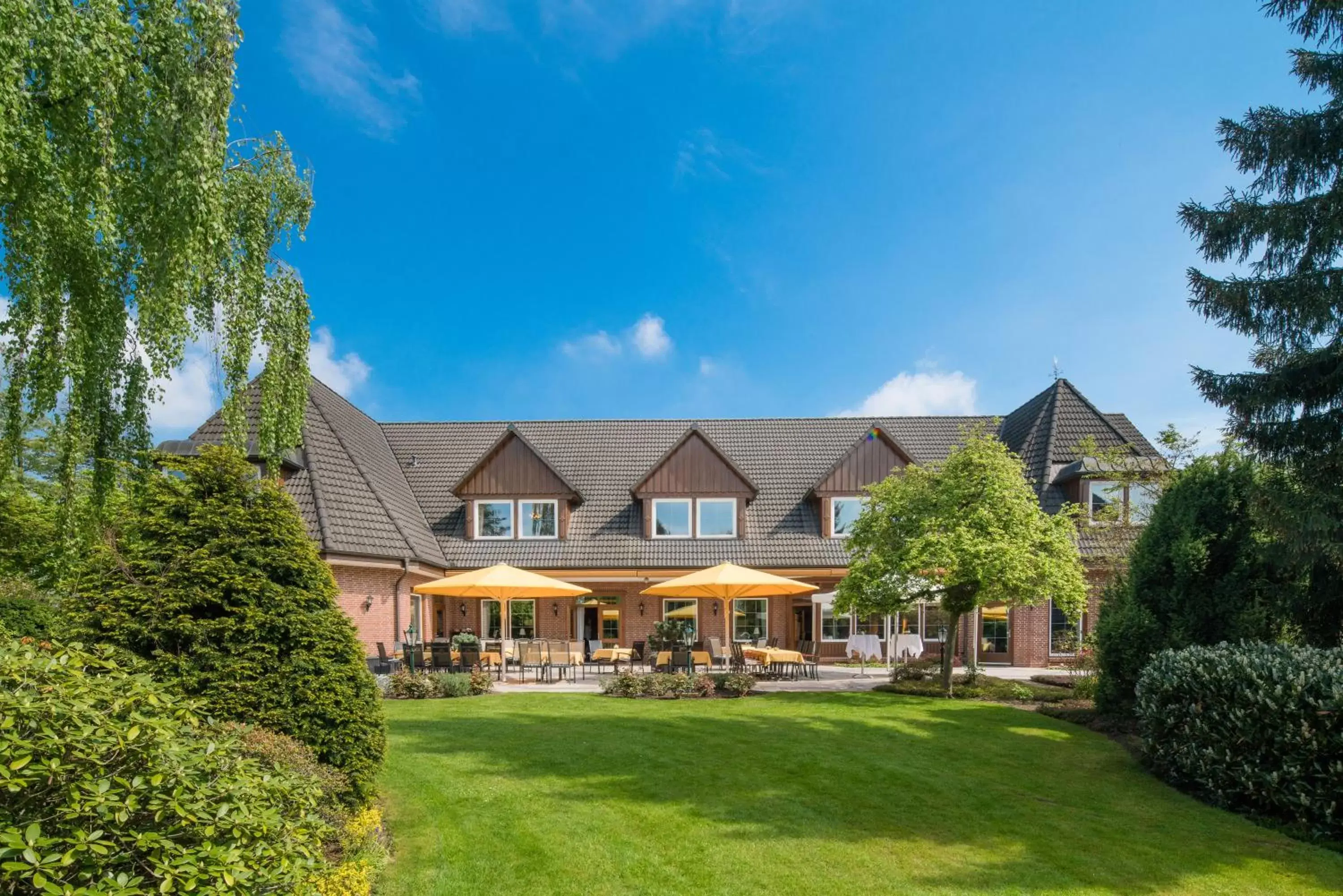 Patio, Property Building in Hotel Celler Tor